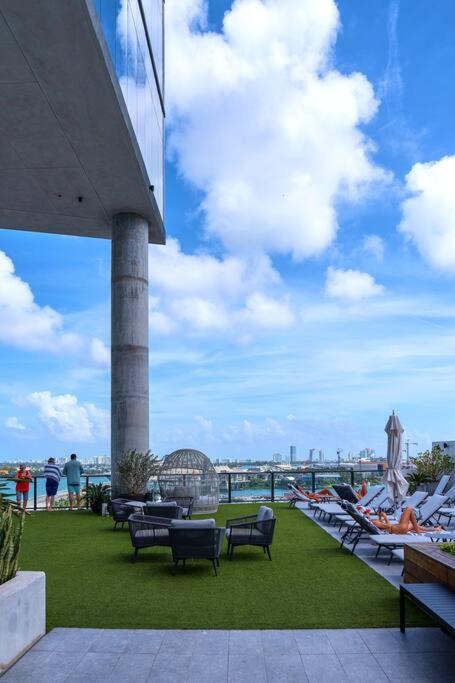 Ocean Front View Stylish Condo in Downtown Miami