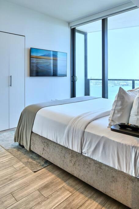 Ocean Front View Stylish Condo in Downtown Miami