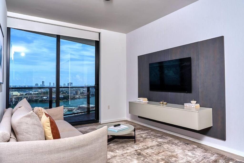 Ocean Front View Stylish Condo in Downtown Miami