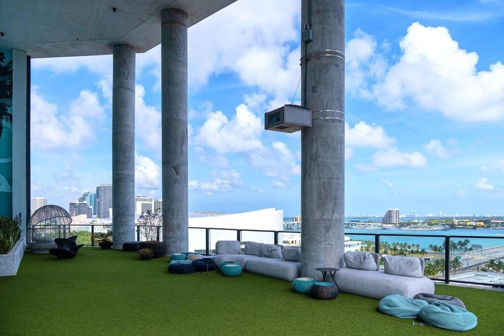 Ocean Front View Stylish Condo in Downtown Miami