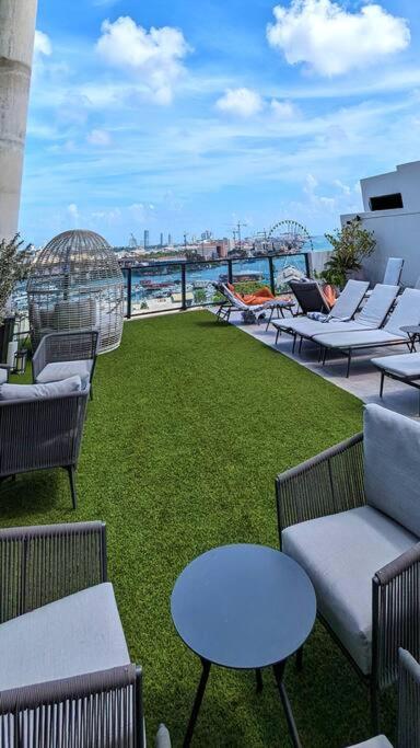 Ocean Front View Stylish Condo in Downtown Miami