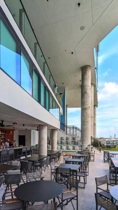 Ocean Front View Stylish Condo in Downtown Miami