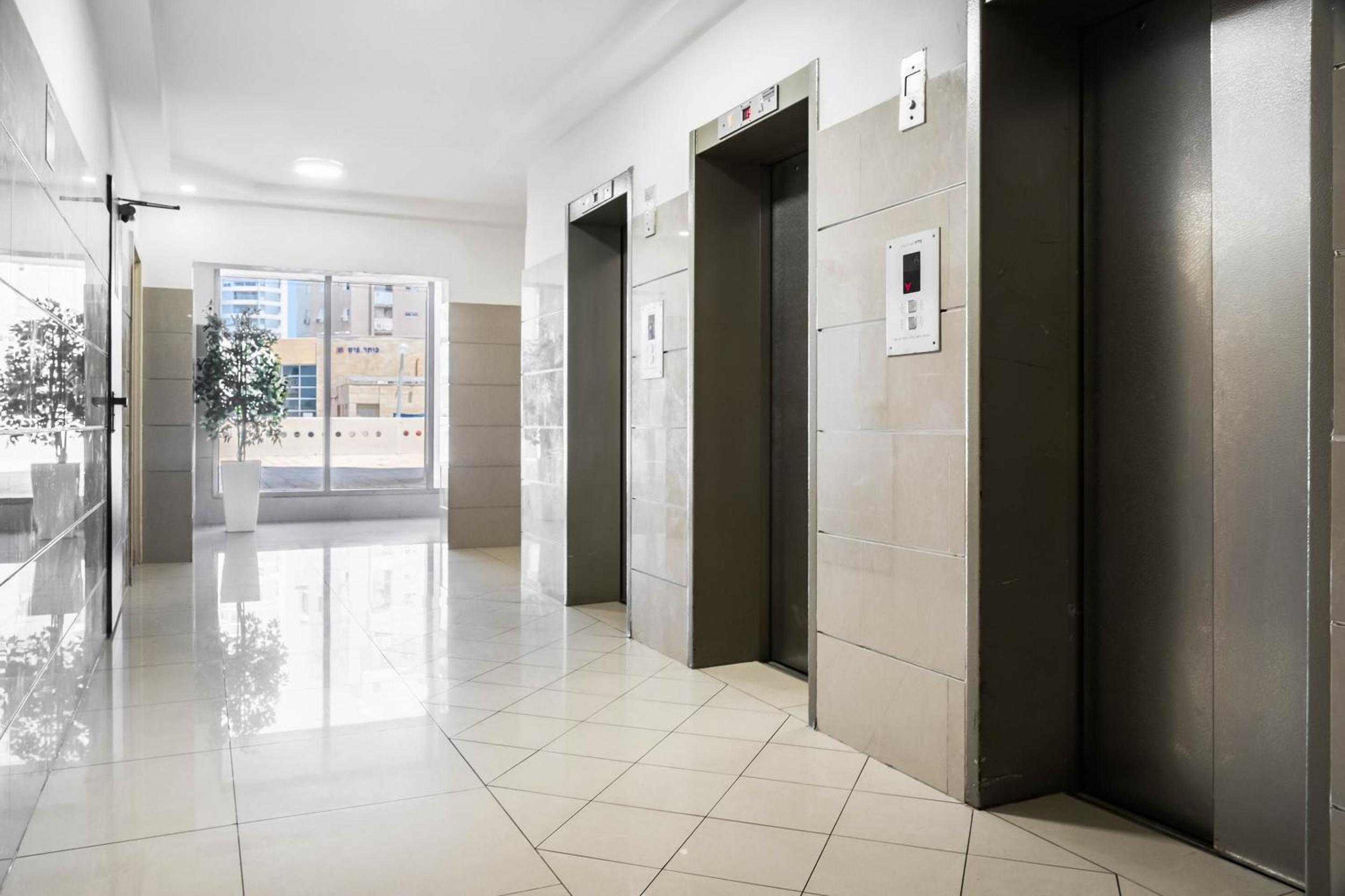 Amazing room + Private bathroom, Full sea view view 2