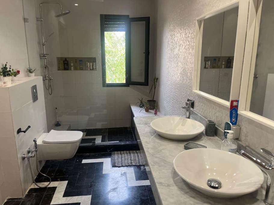 Exotic villa-VIP-family only -housekeeper ,Billard,ping-pong,piscine privée chauffée-sur demande- view 4