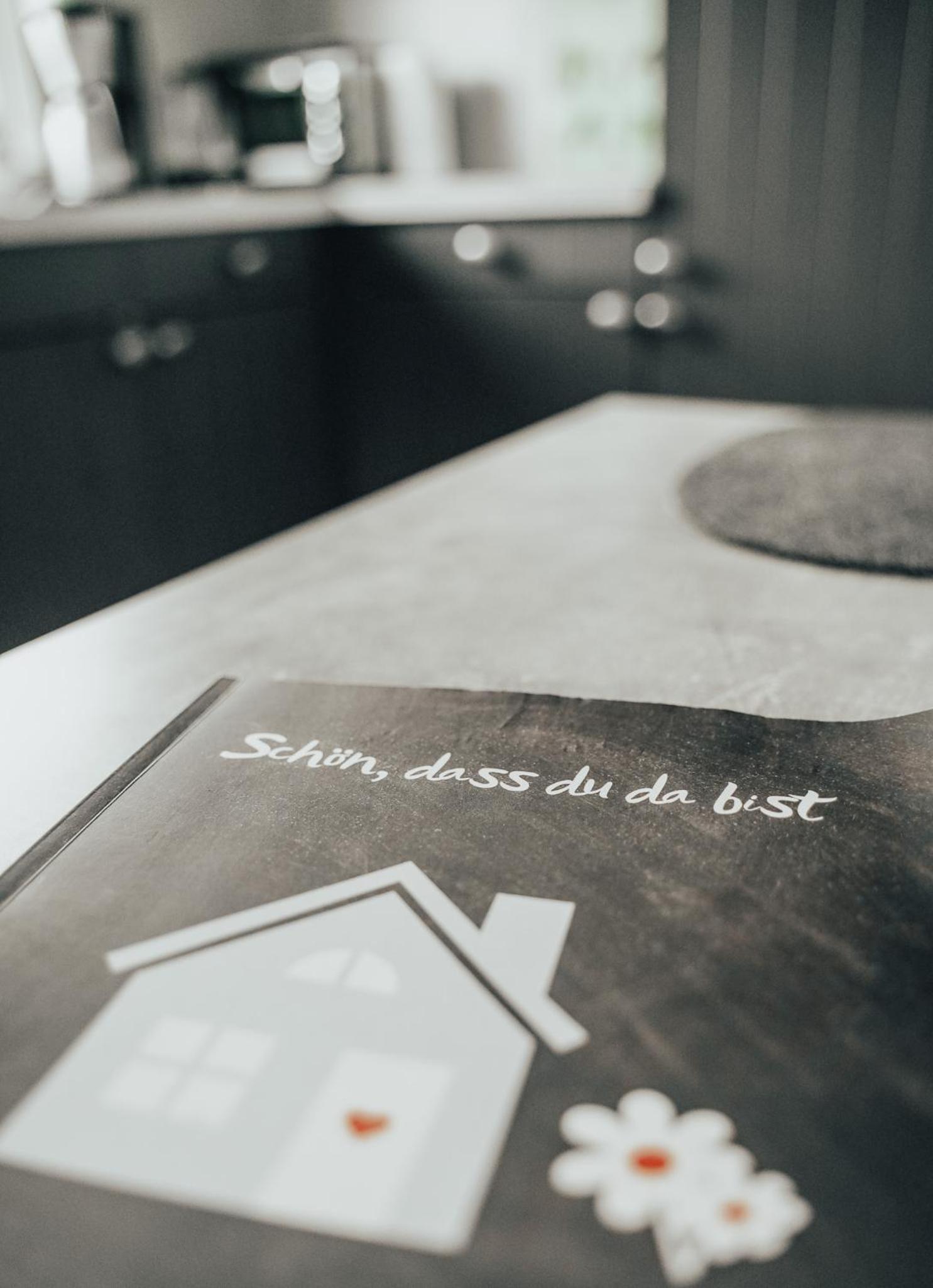 Ferienhaus Ufergeheimnis am Gülser Moselbogen I 2 SZ I 5 Gäste I Badebucht I Grill I Garten
