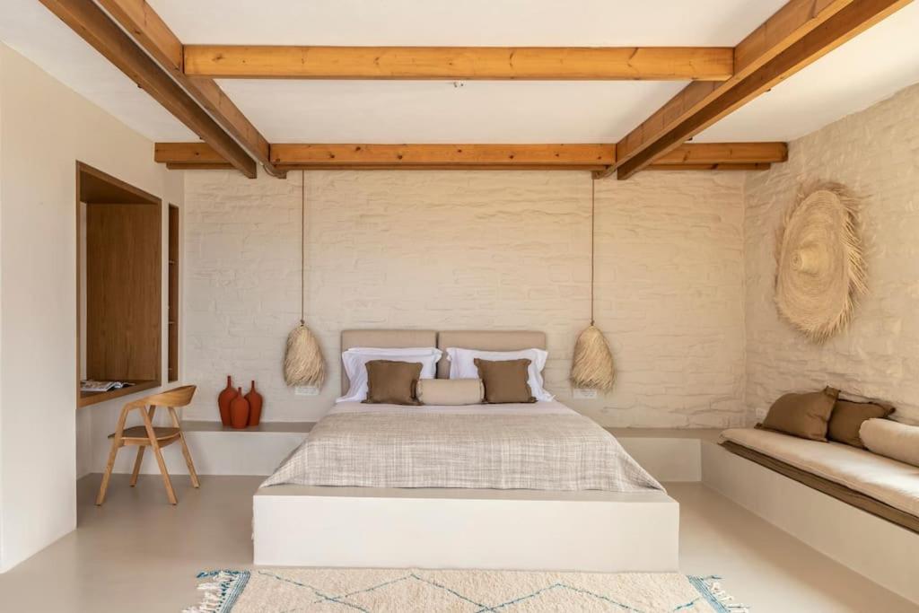 Villa Naos