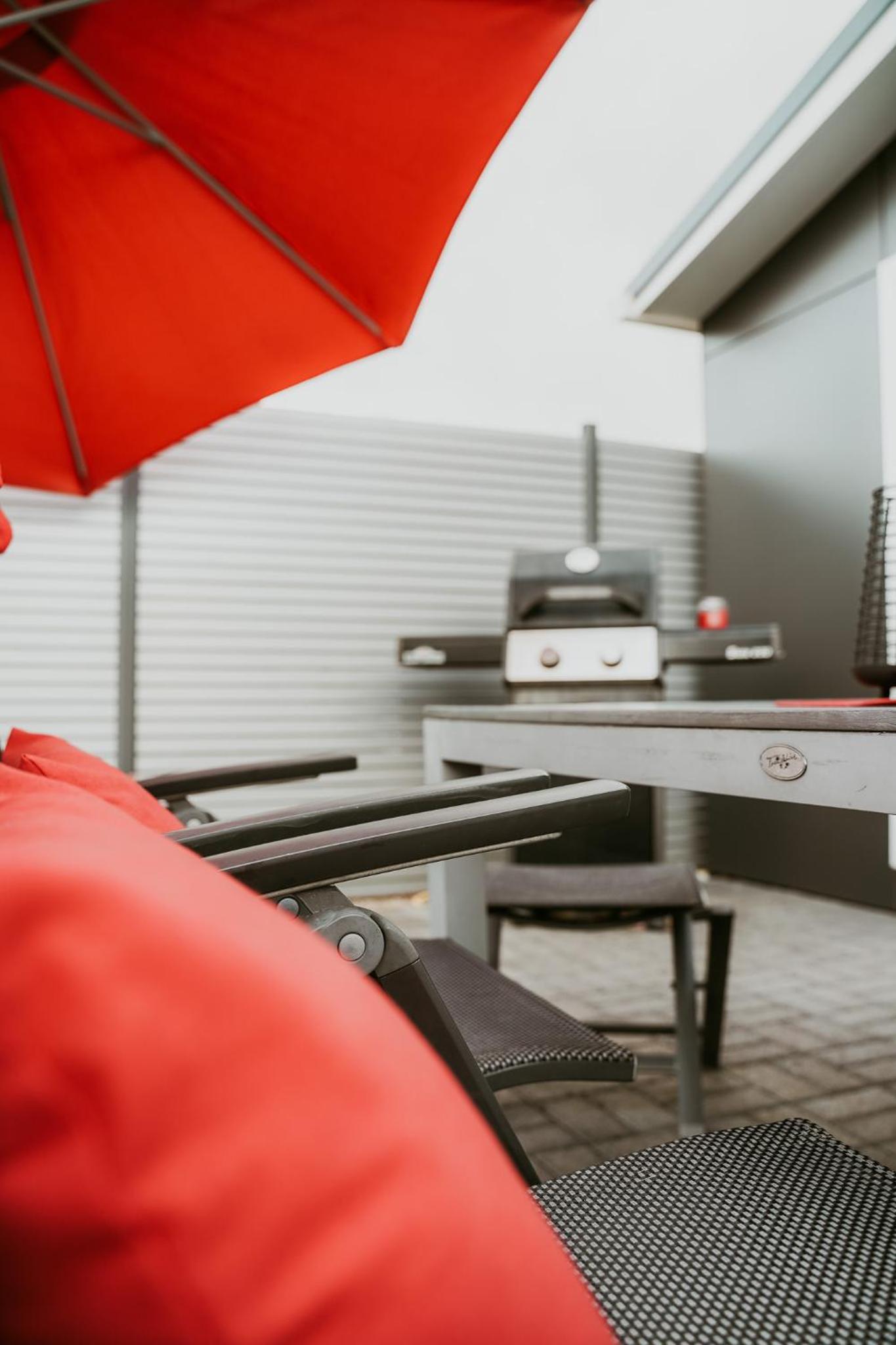 Ferienhaus Ufergeheimnis am Gülser Moselbogen I 2 SZ I 5 Gäste I Badebucht I Grill I Garten