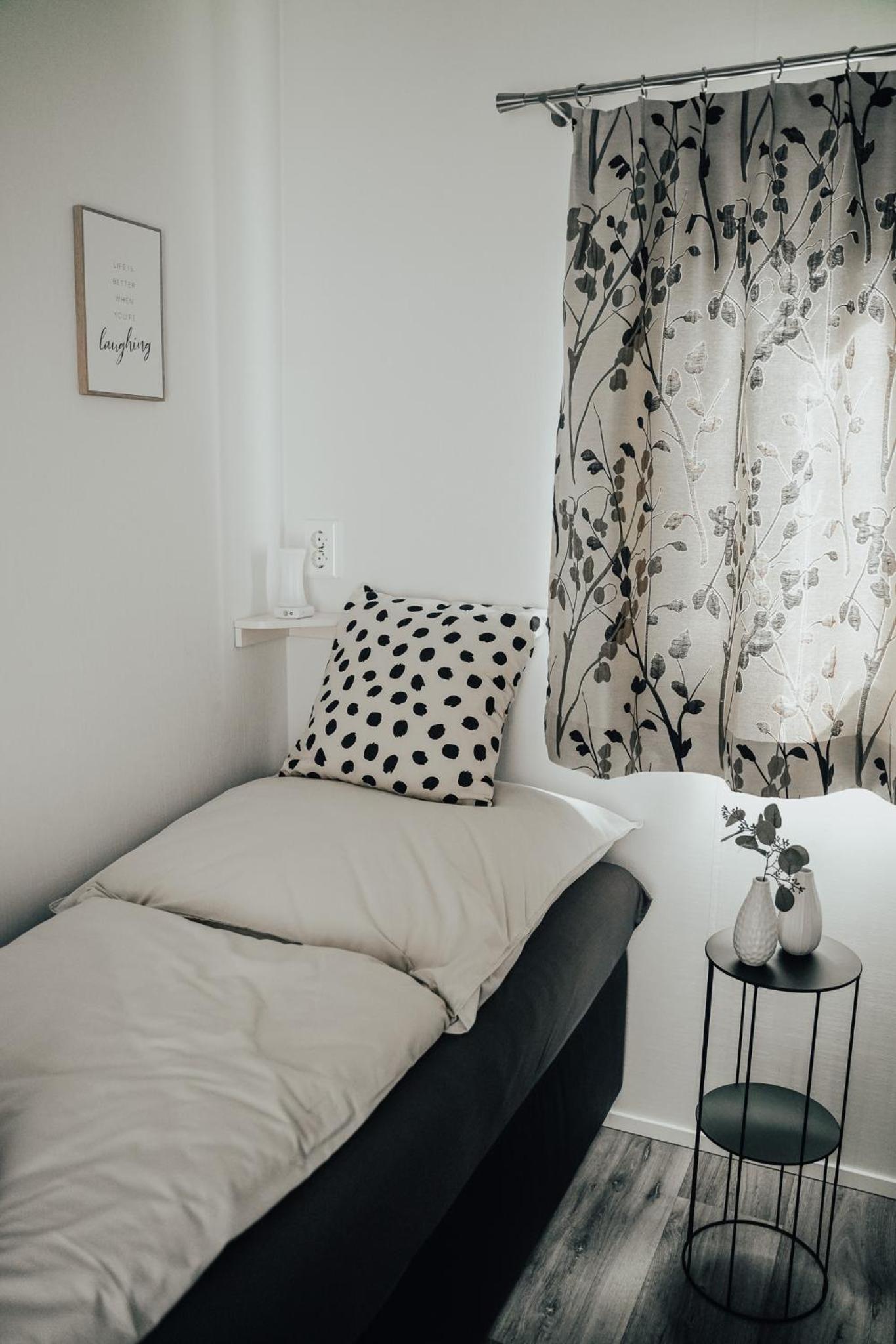 Ferienhaus Ufergeheimnis am Gülser Moselbogen I 2 SZ I 5 Gäste I Badebucht I Grill I Garten