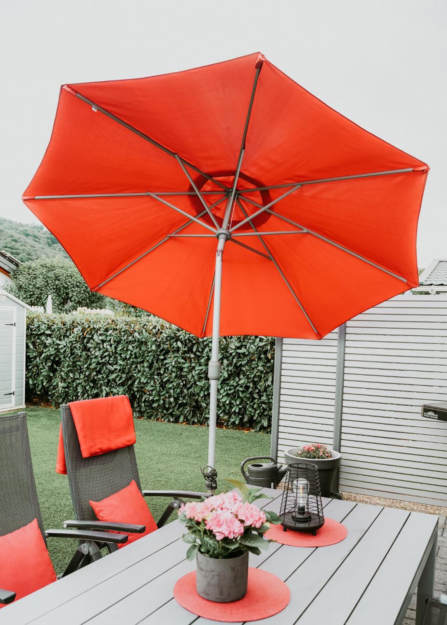 Ferienhaus Ufergeheimnis am Gülser Moselbogen I 2 SZ I 5 Gäste I Badebucht I Grill I Garten