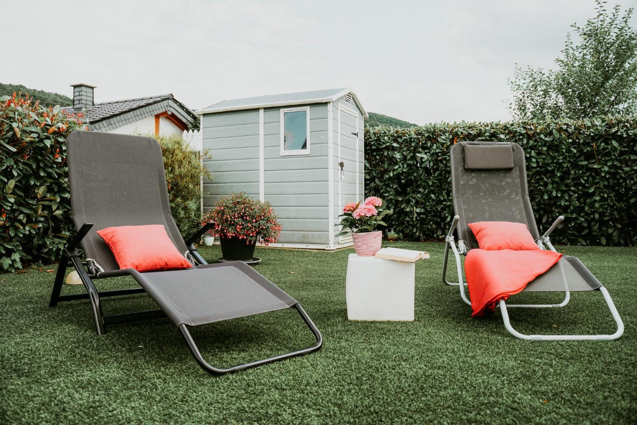 Ferienhaus Ufergeheimnis am Gülser Moselbogen I 2 SZ I 5 Gäste I Badebucht I Grill I Garten