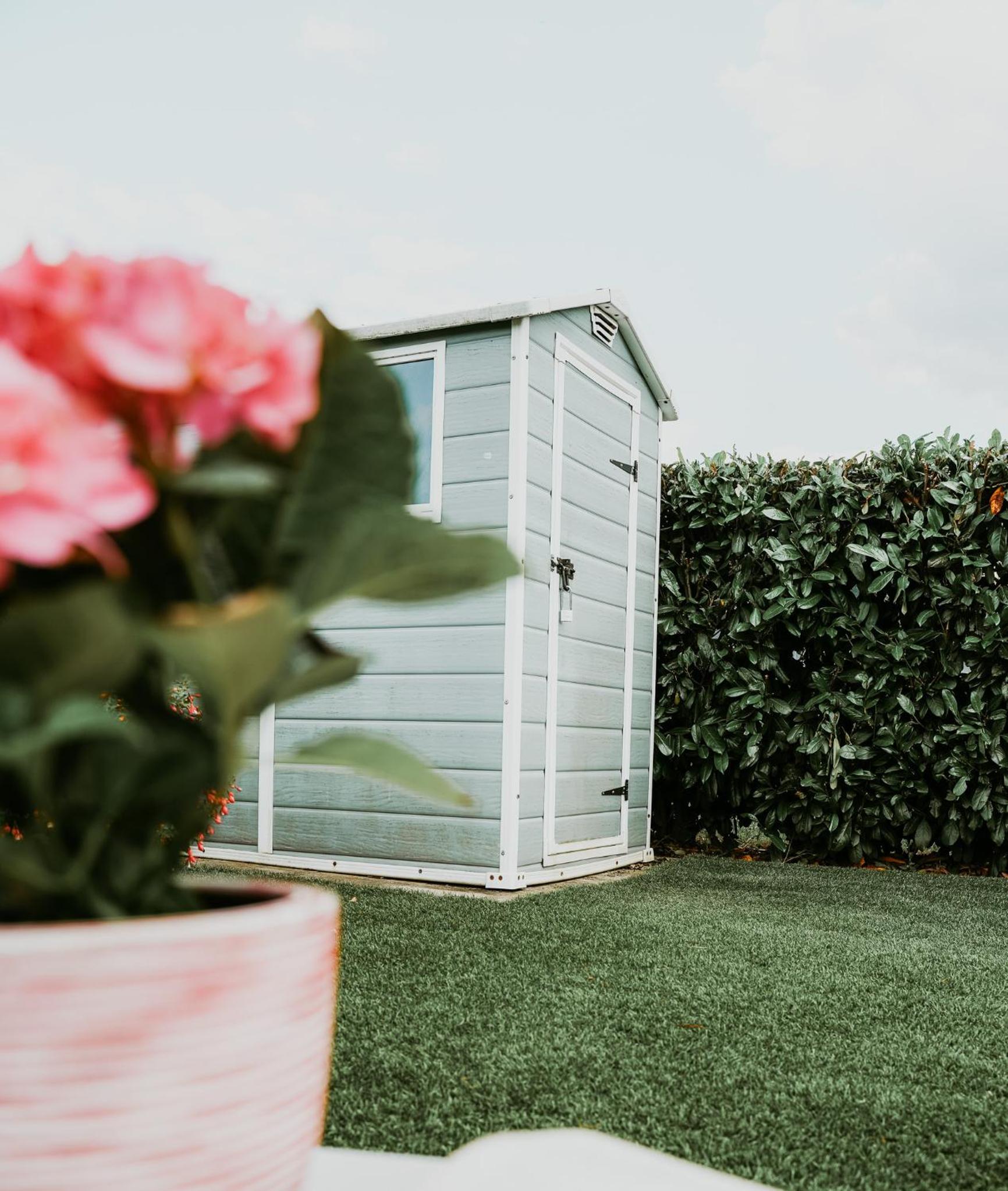 Ferienhaus Ufergeheimnis am Gülser Moselbogen I 2 SZ I 5 Gäste I Badebucht I Grill I Garten
