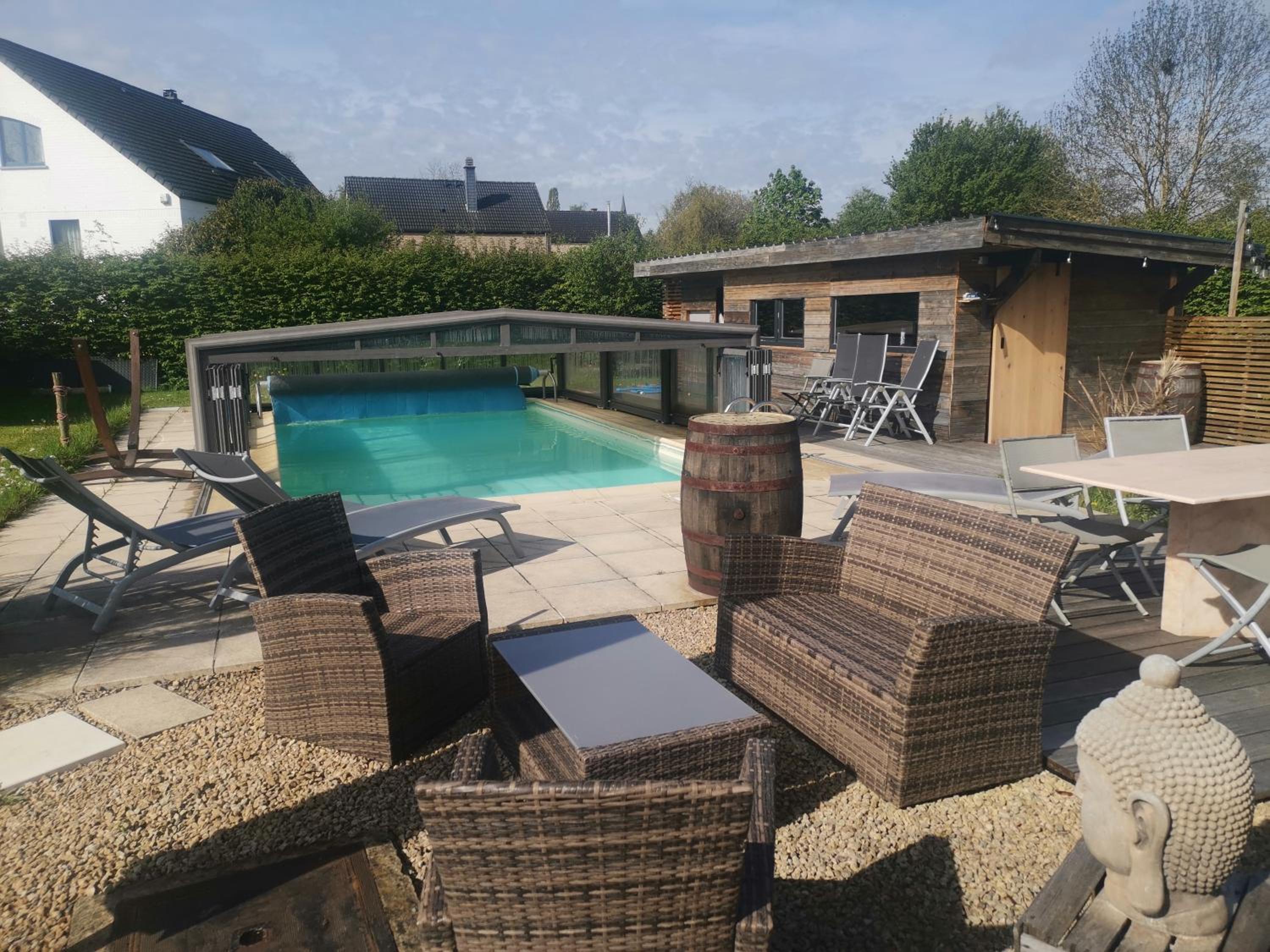 Gîte coquet 2 chambres, 2 salles de douches avec piscine, spa