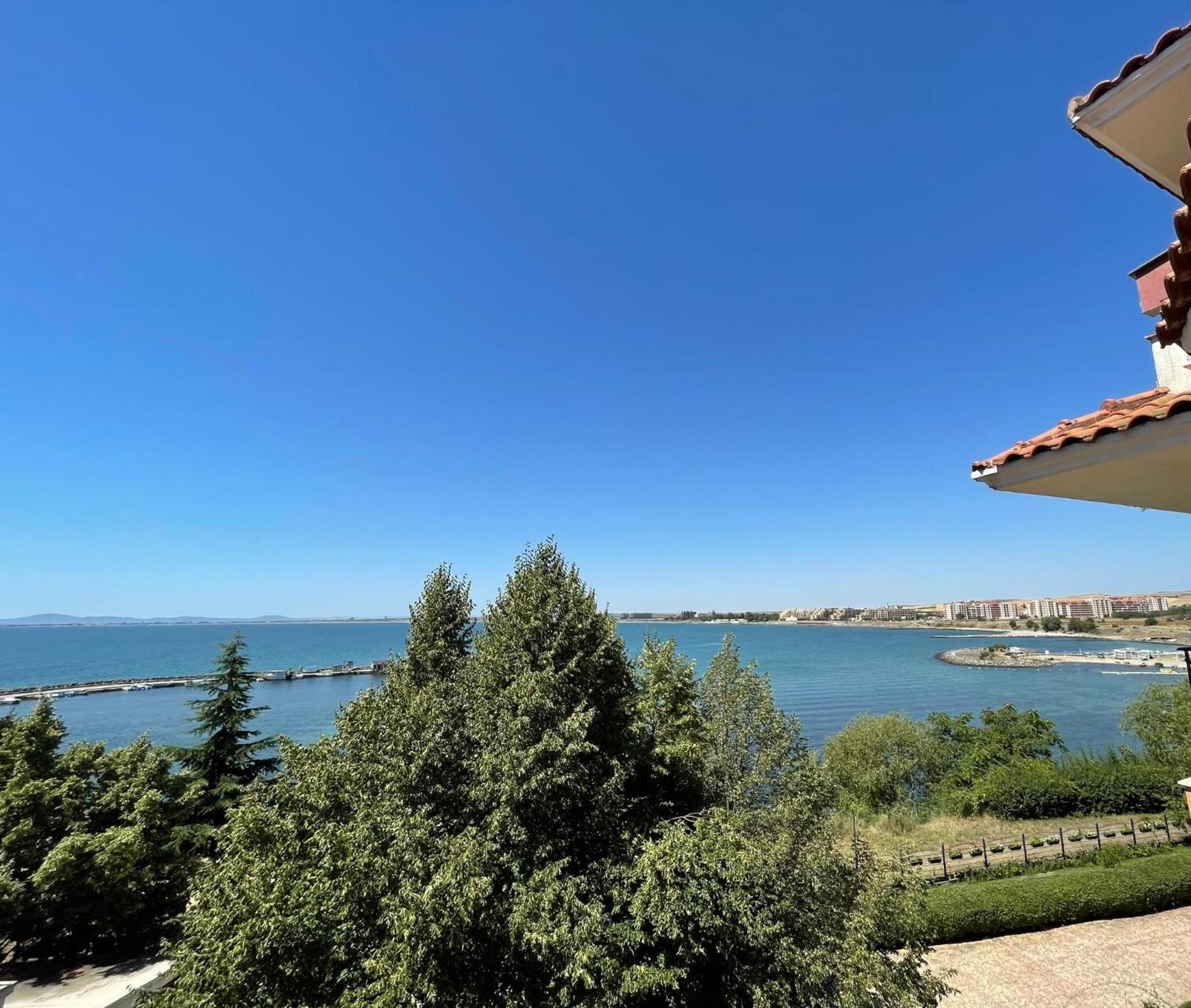 Marina Cape Sky View Lux Apartment in Aheloy