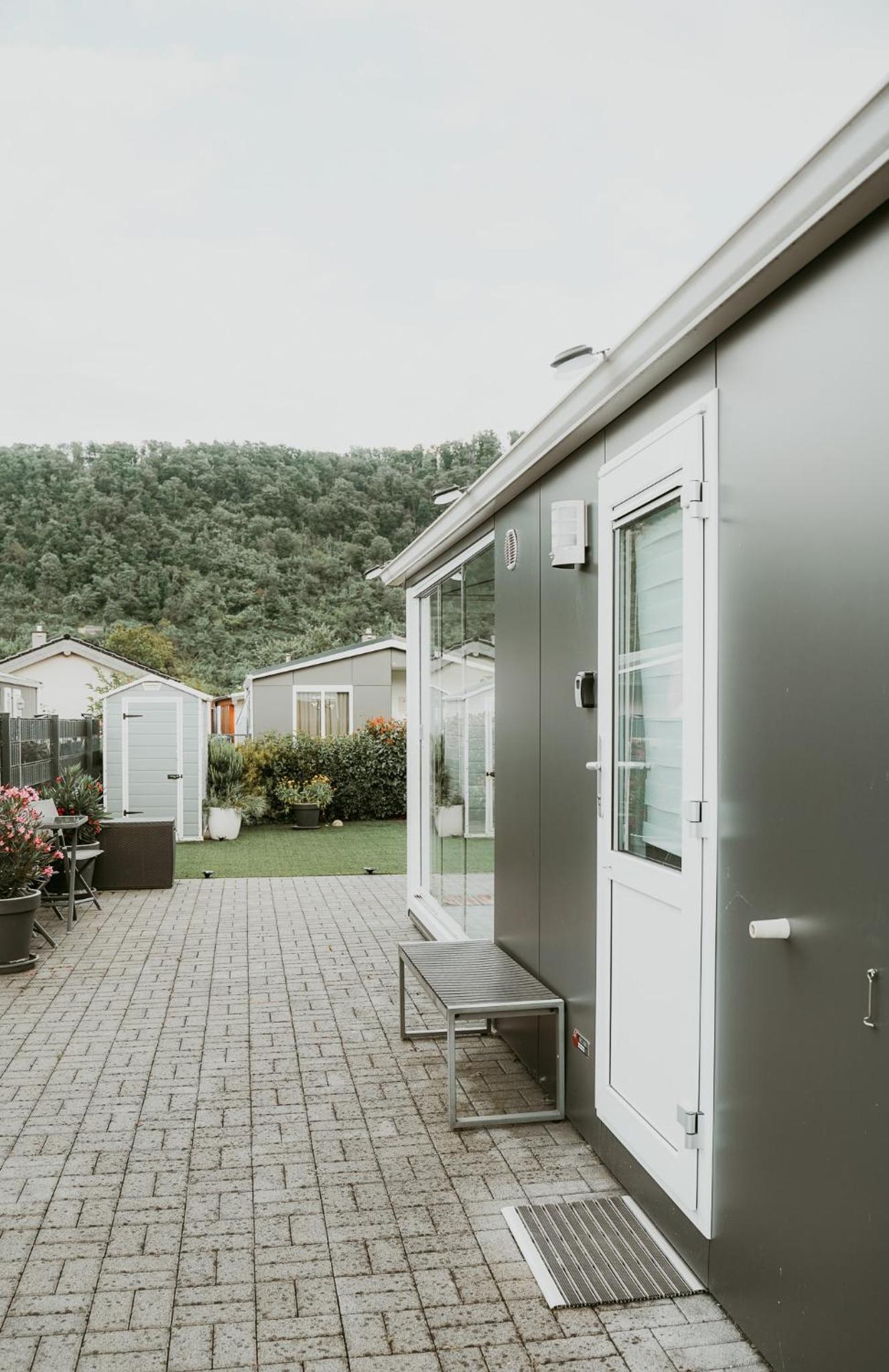 Ferienhaus Ufergeheimnis am Gülser Moselbogen I 2 SZ I 5 Gäste I Badebucht I Grill I Garten
