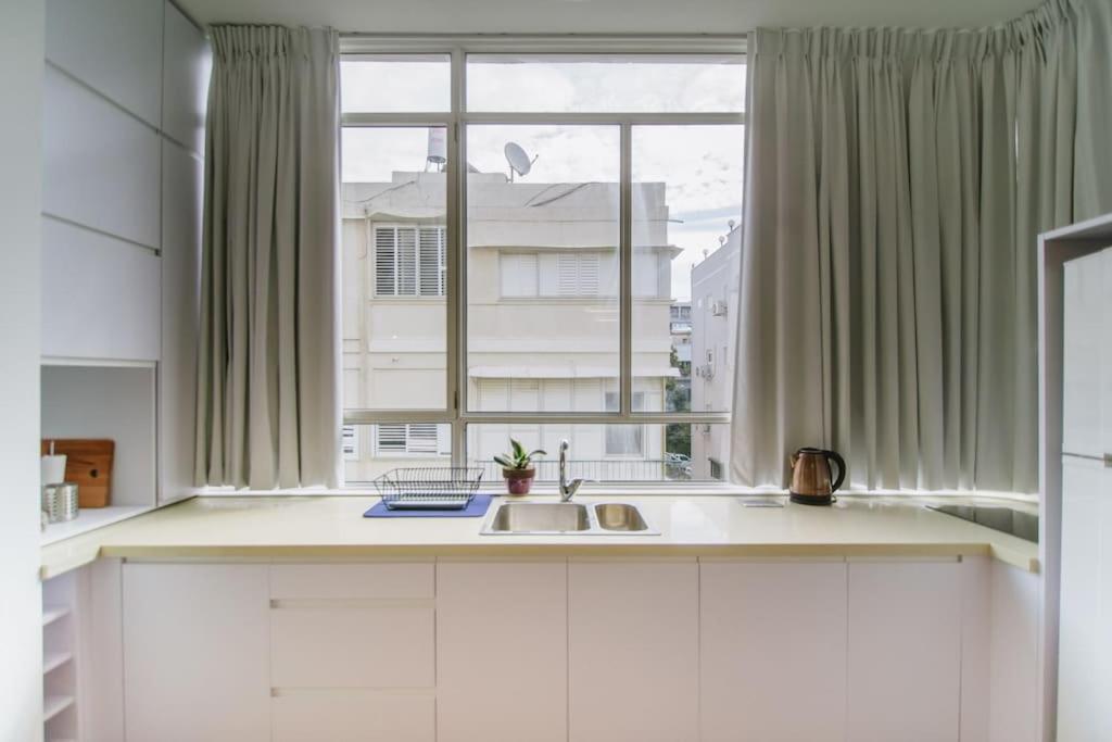 Amazing Apartment 2 BR & 2 Bathrooms ! view 3