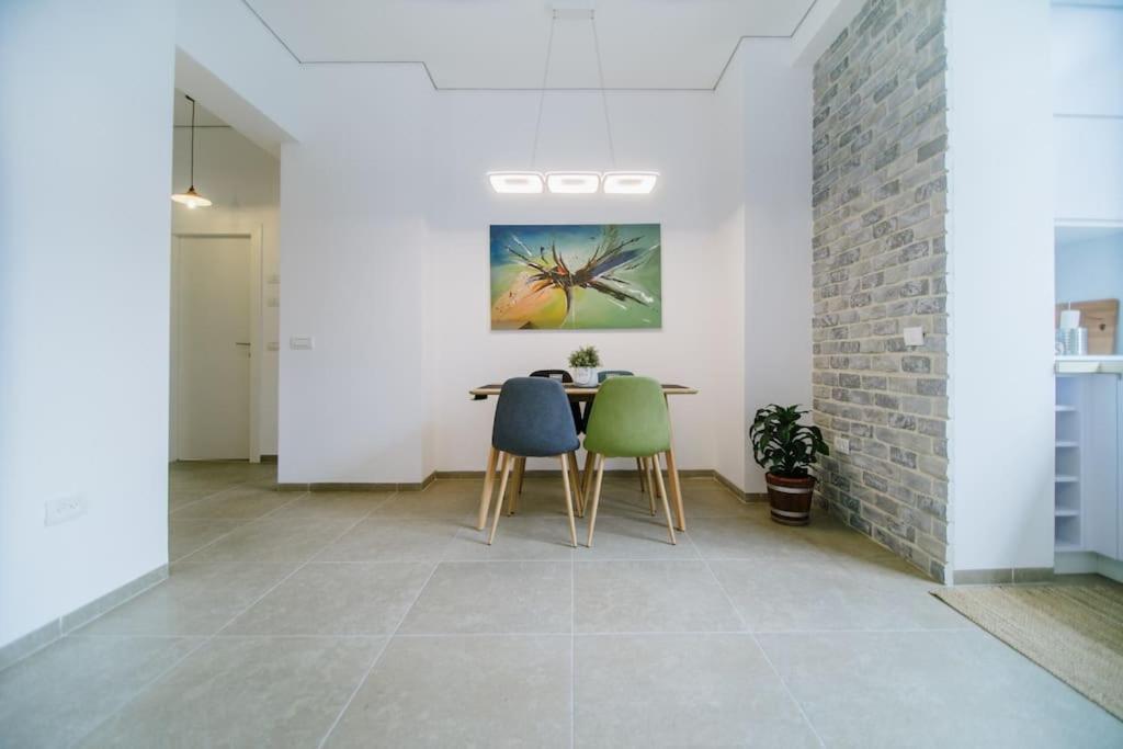 Amazing Apartment 2 BR & 2 Bathrooms ! view 4