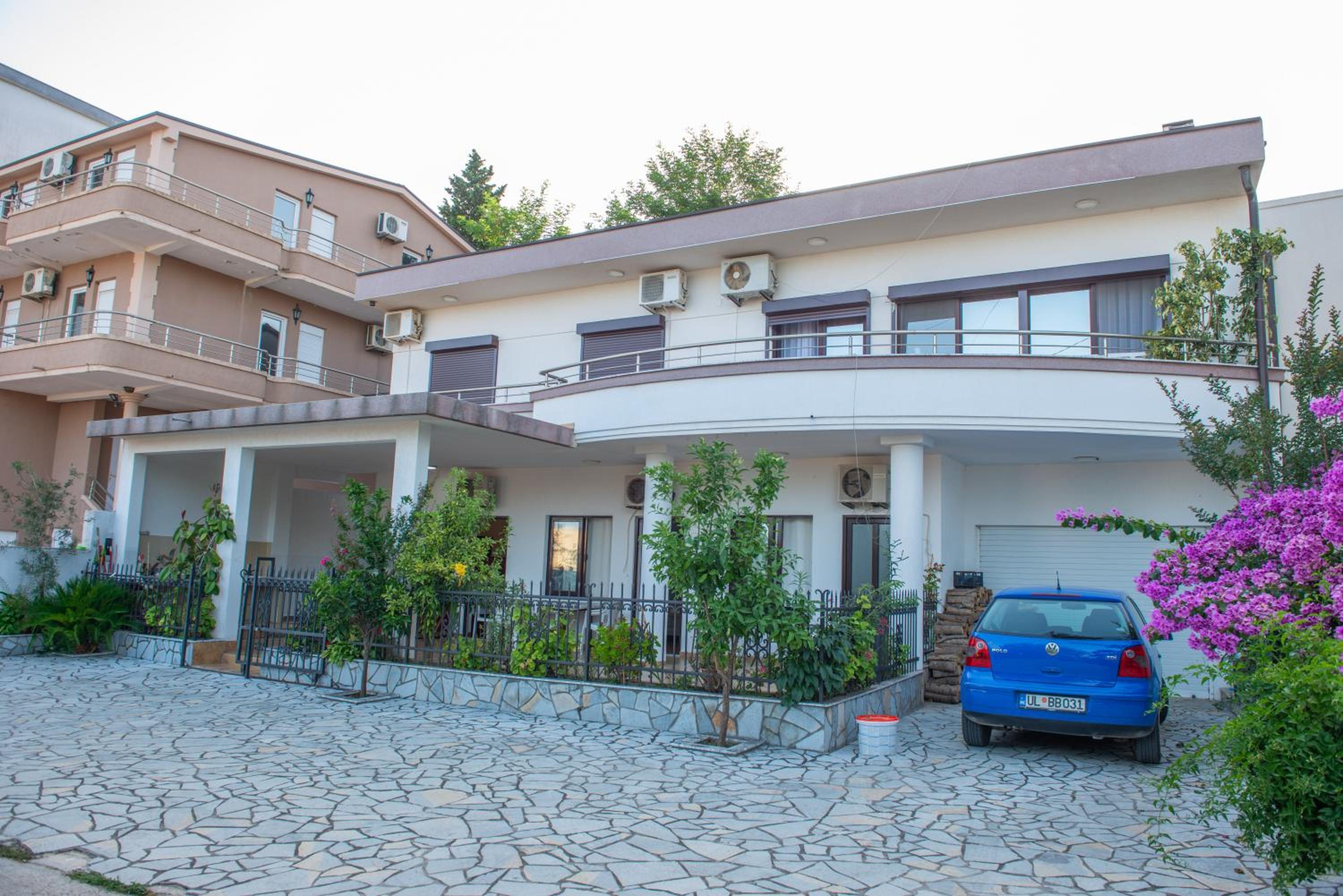 Ami Apartments