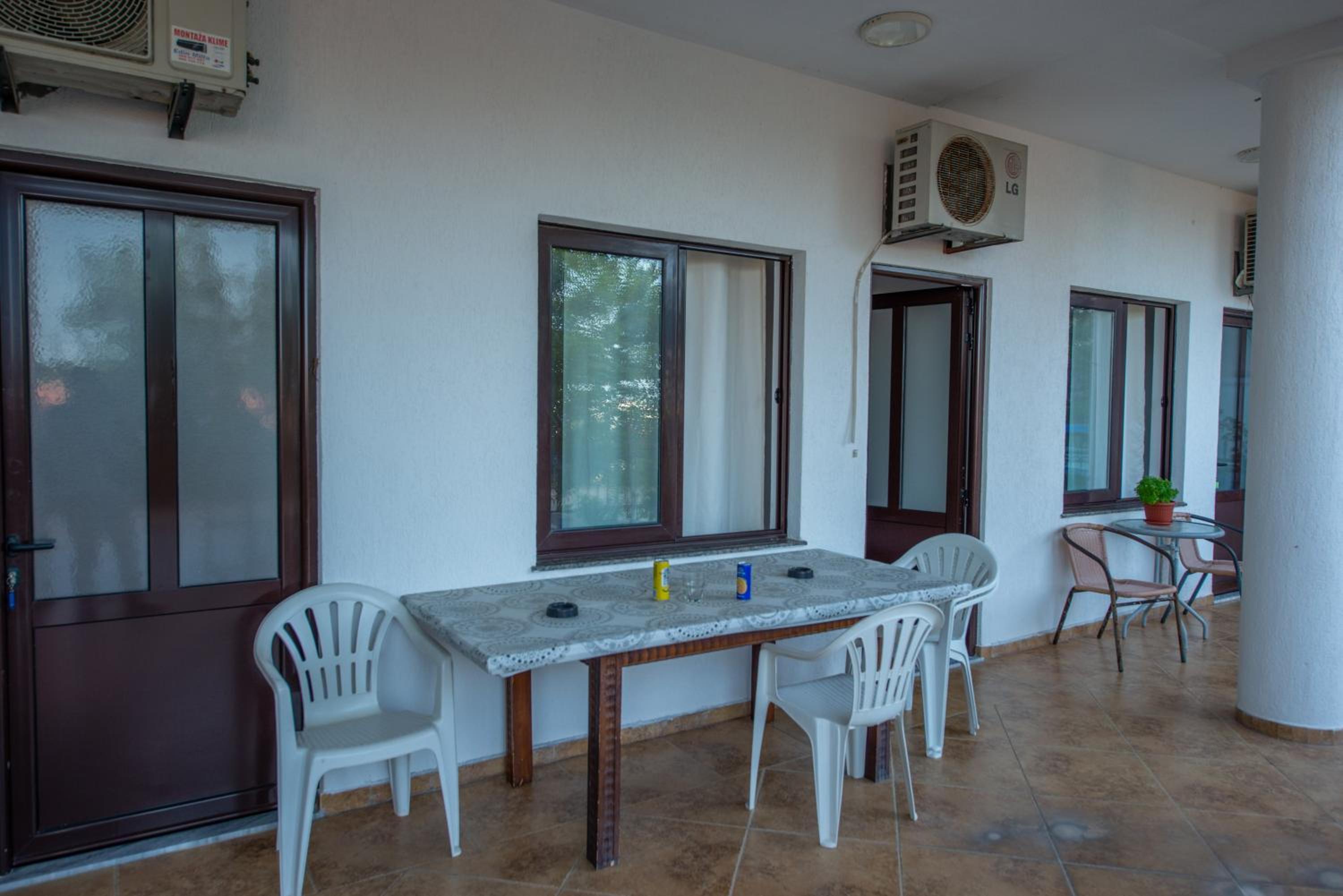 Ami Apartments