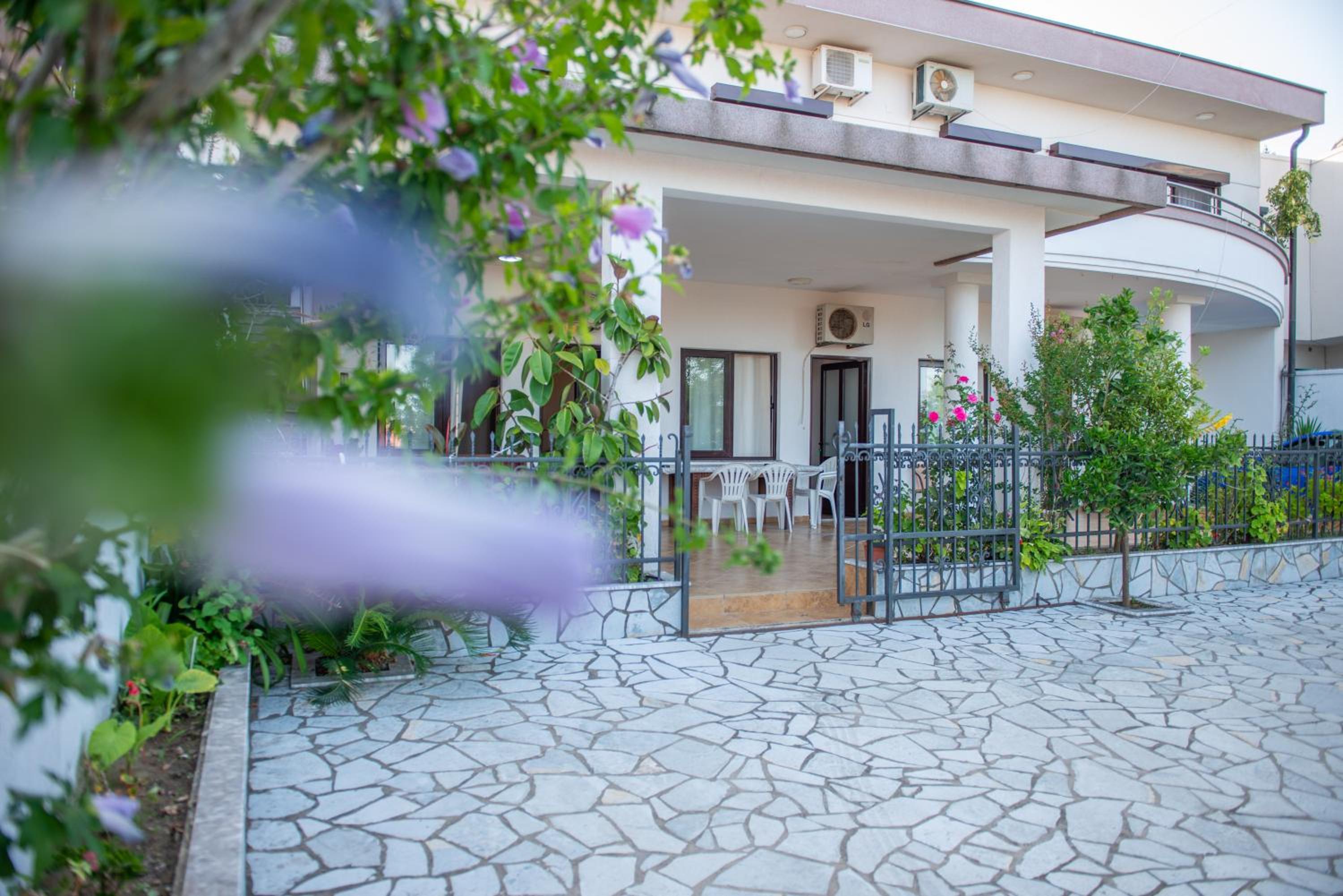 Ami Apartments