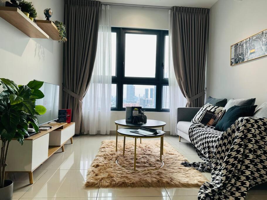 MVA17#Family Suite 8pax 3 Rooms M Vertica Velocity Mall Cheras IKEA Mytown Short Walk to MRT & LRT Maluri