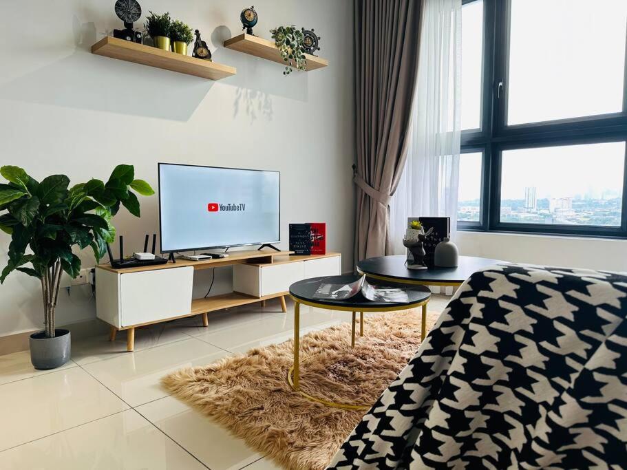 MVA17#Family Suite 8pax 3 Rooms M Vertica Velocity Mall Cheras IKEA Mytown Short Walk to MRT & LRT Maluri