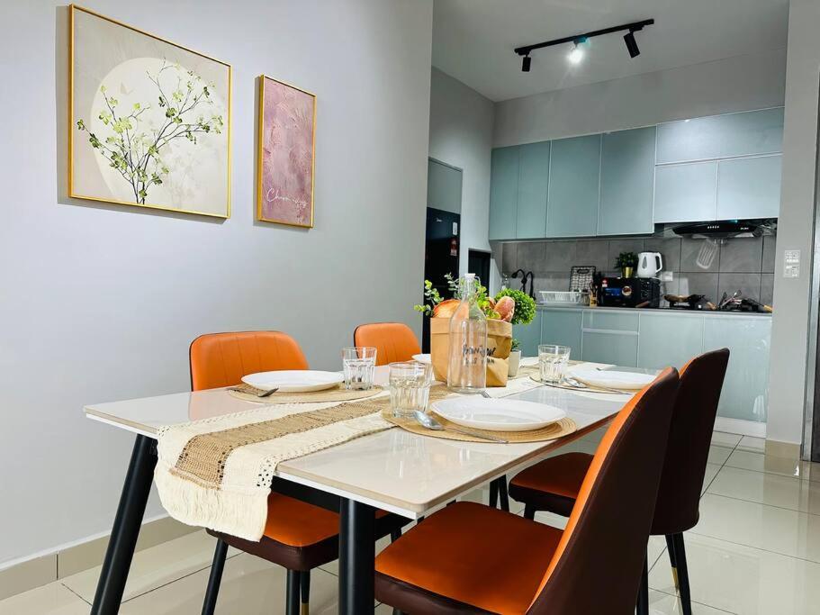 MVA17#Family Suite 8pax 3 Rooms M Vertica Velocity Mall Cheras IKEA Mytown Short Walk to MRT & LRT Maluri