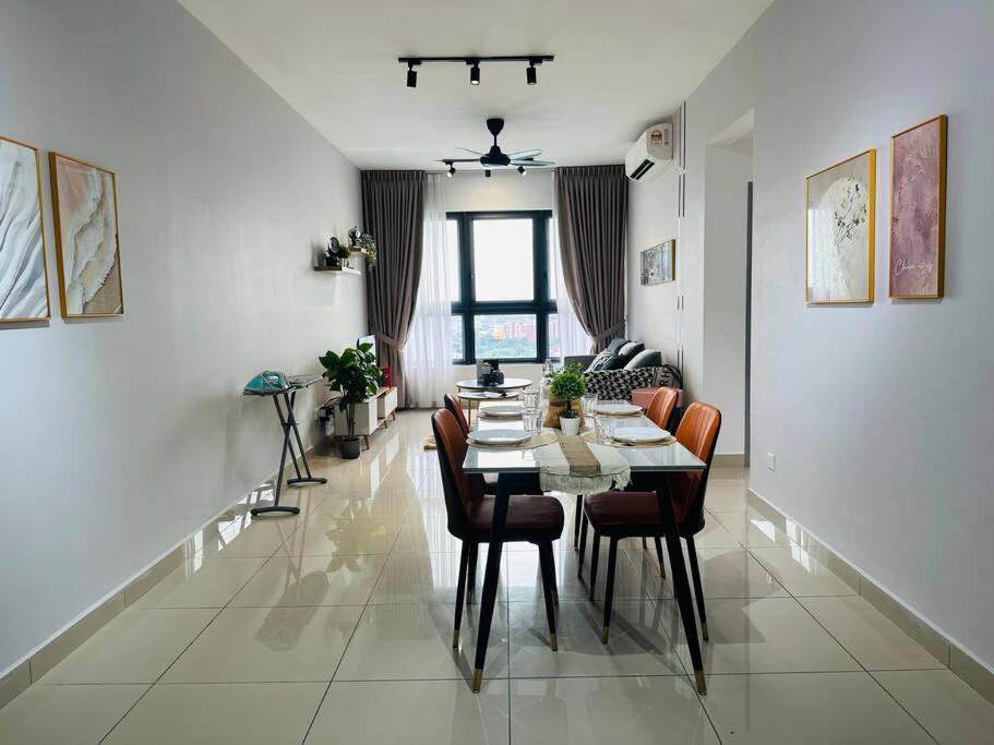 MVA17#Family Suite 8pax 3 Rooms M Vertica Velocity Mall Cheras IKEA Mytown Short Walk to MRT & LRT Maluri