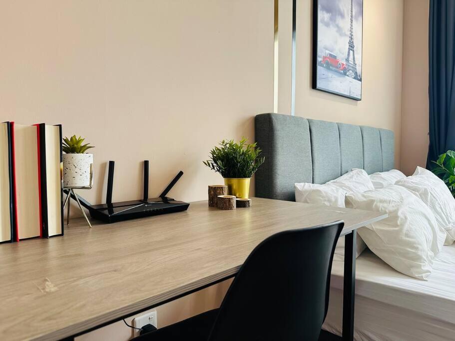 MVA17#Family Suite 8pax 3 Rooms M Vertica Velocity Mall Cheras IKEA Mytown Short Walk to MRT & LRT Maluri