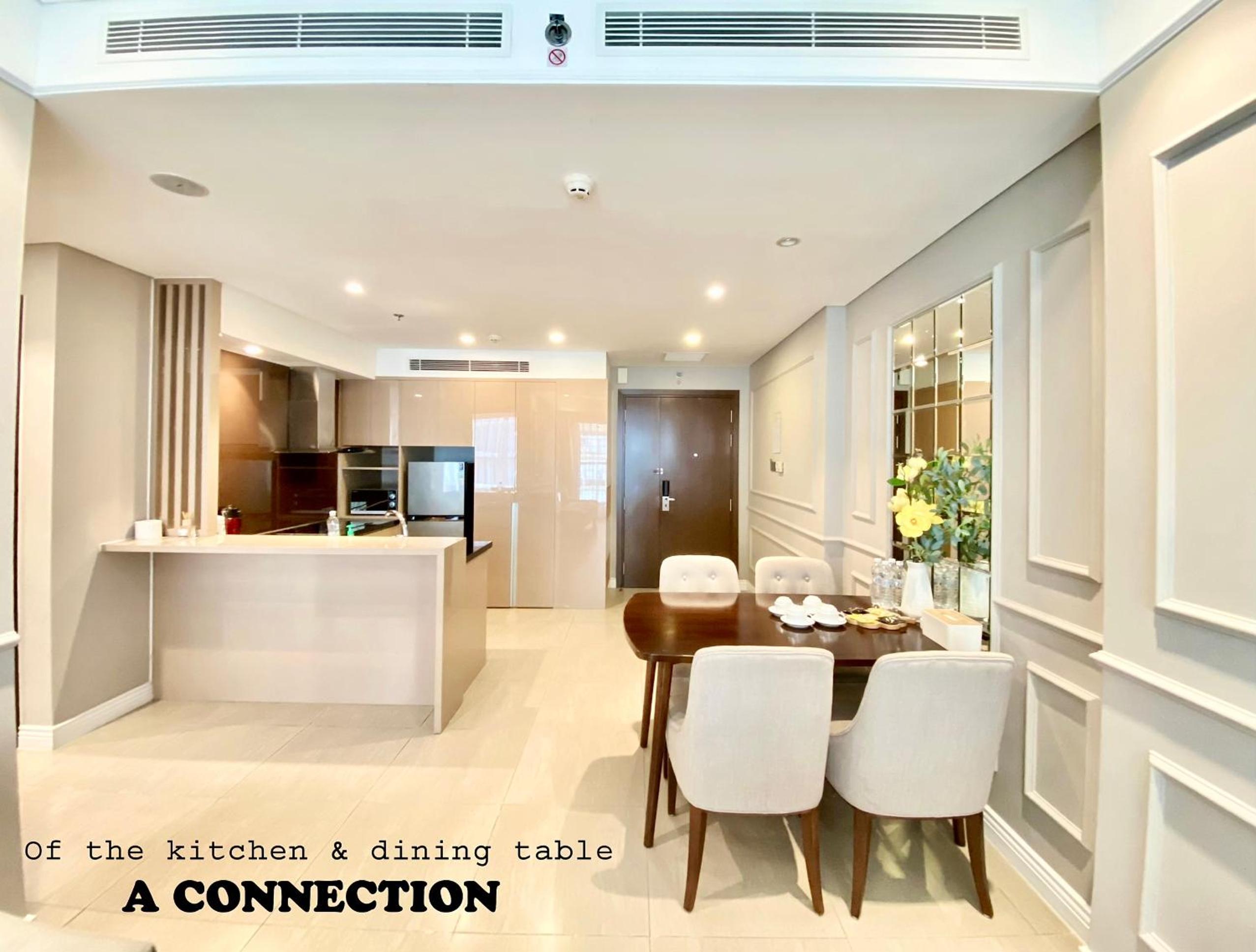 Luxurious apartment facing My Khe beach with 2 large beds FP view 5