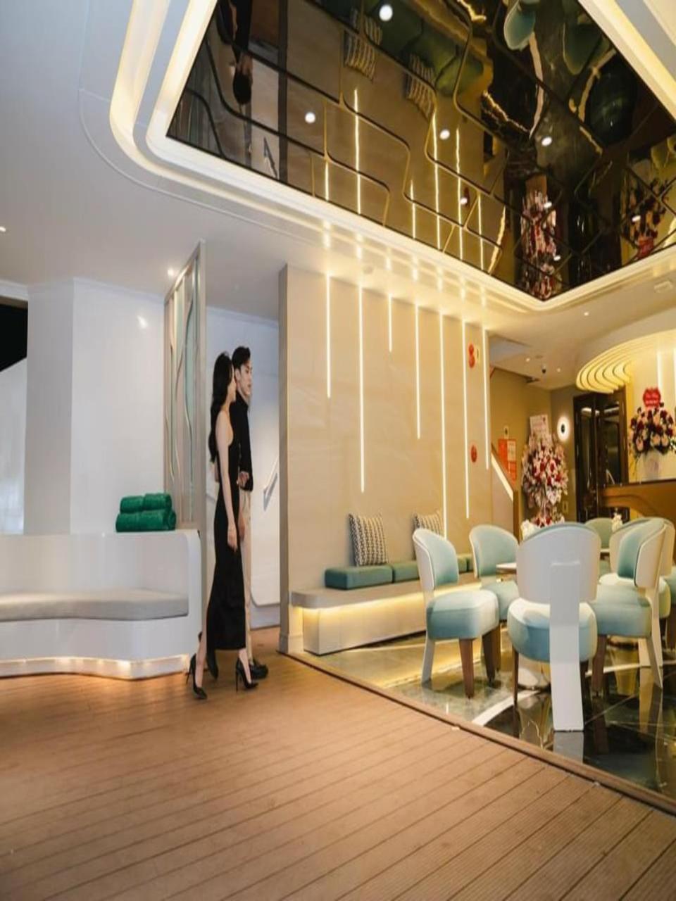 Du thuyến 5 sao SaQ ăn tối trên Vịnh Hạ Long - Đẳng cấp sang trọng view 5