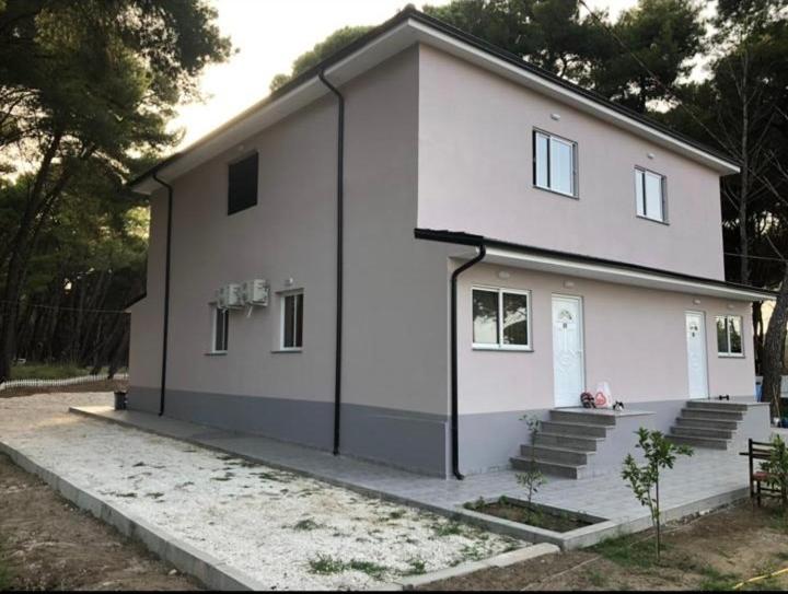 Vila Topi