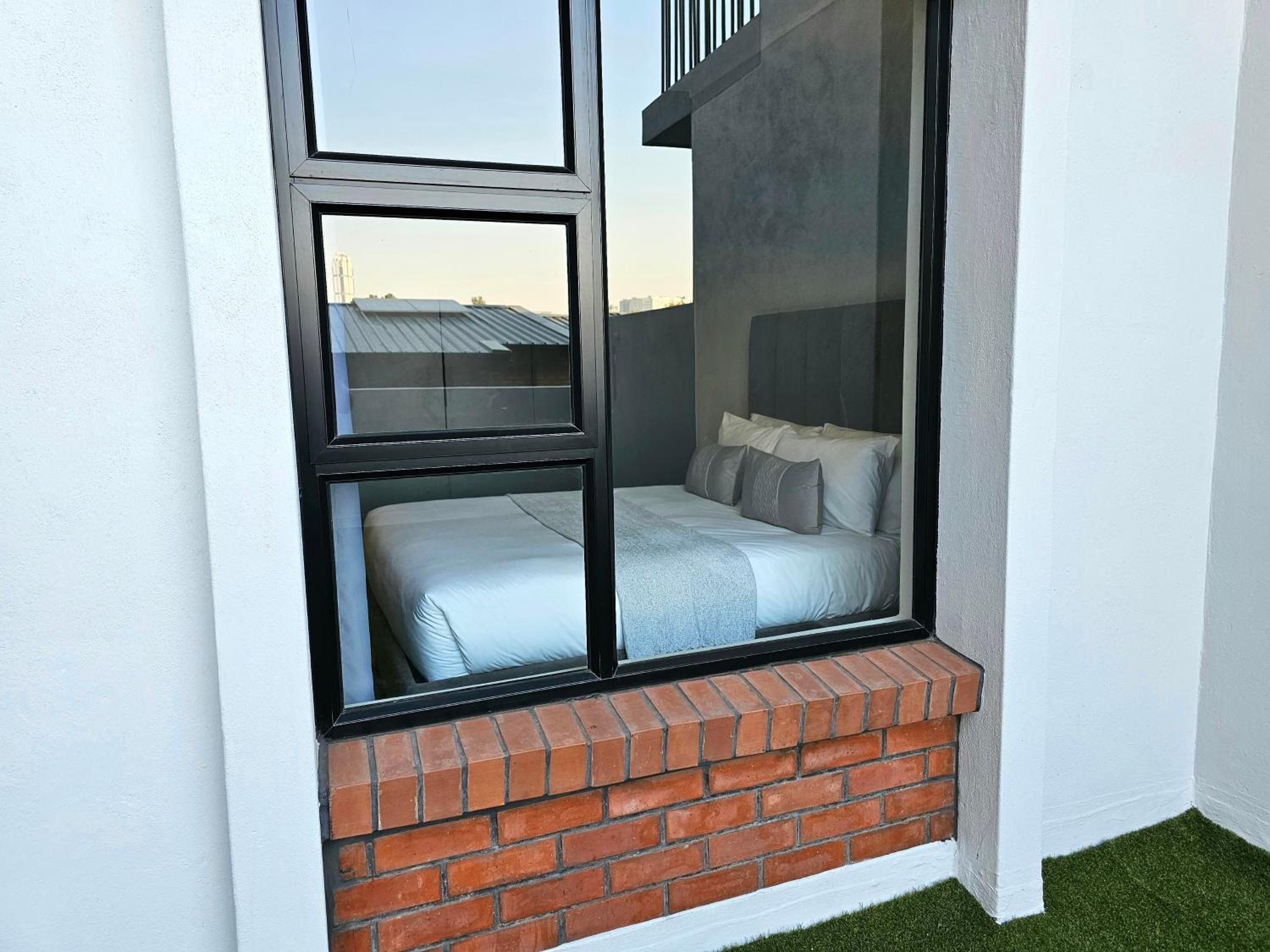 2BR Apt with 2 Kitchens & Balcony
