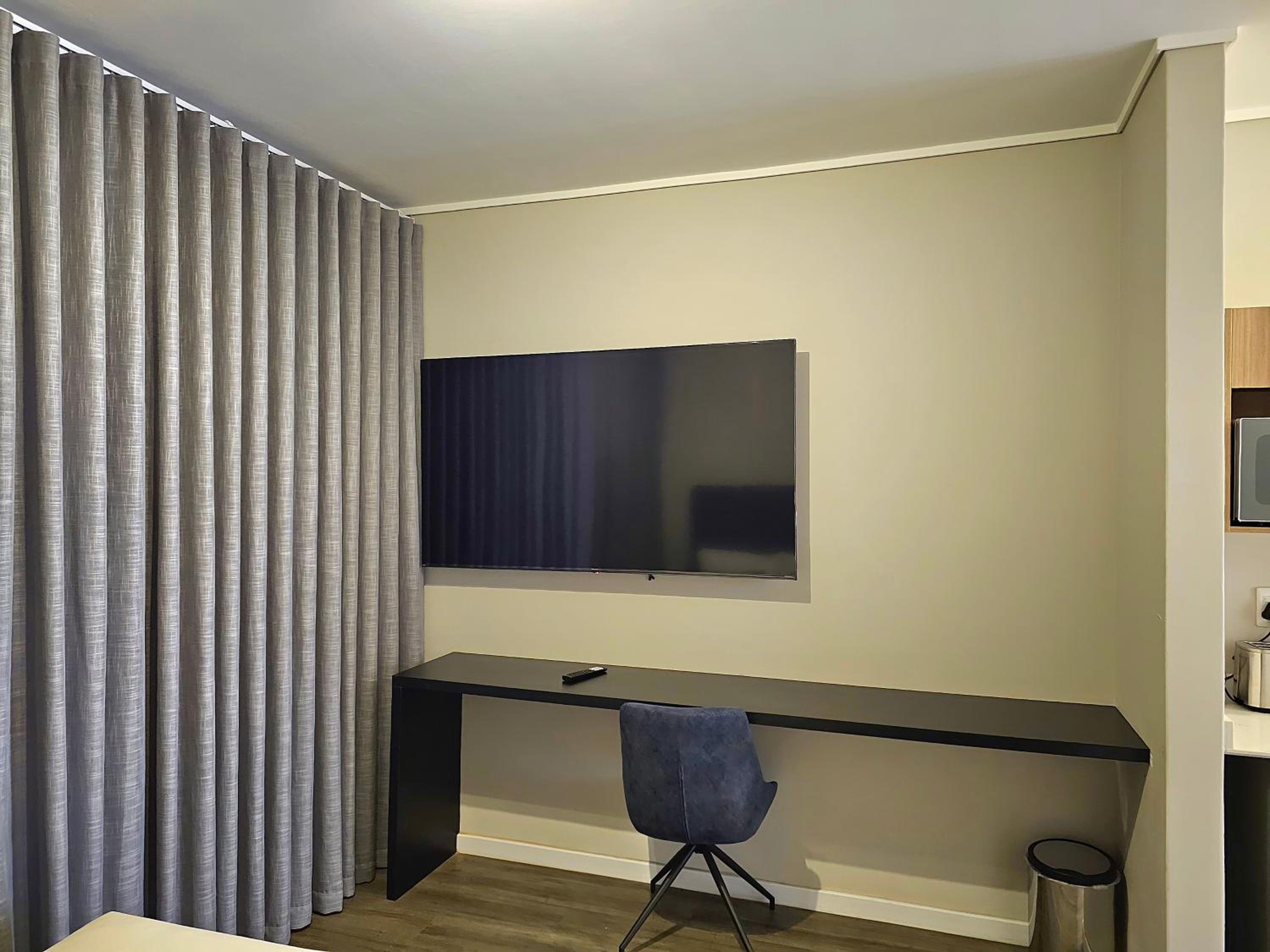 2BR Apt with 2 Kitchens & Balcony