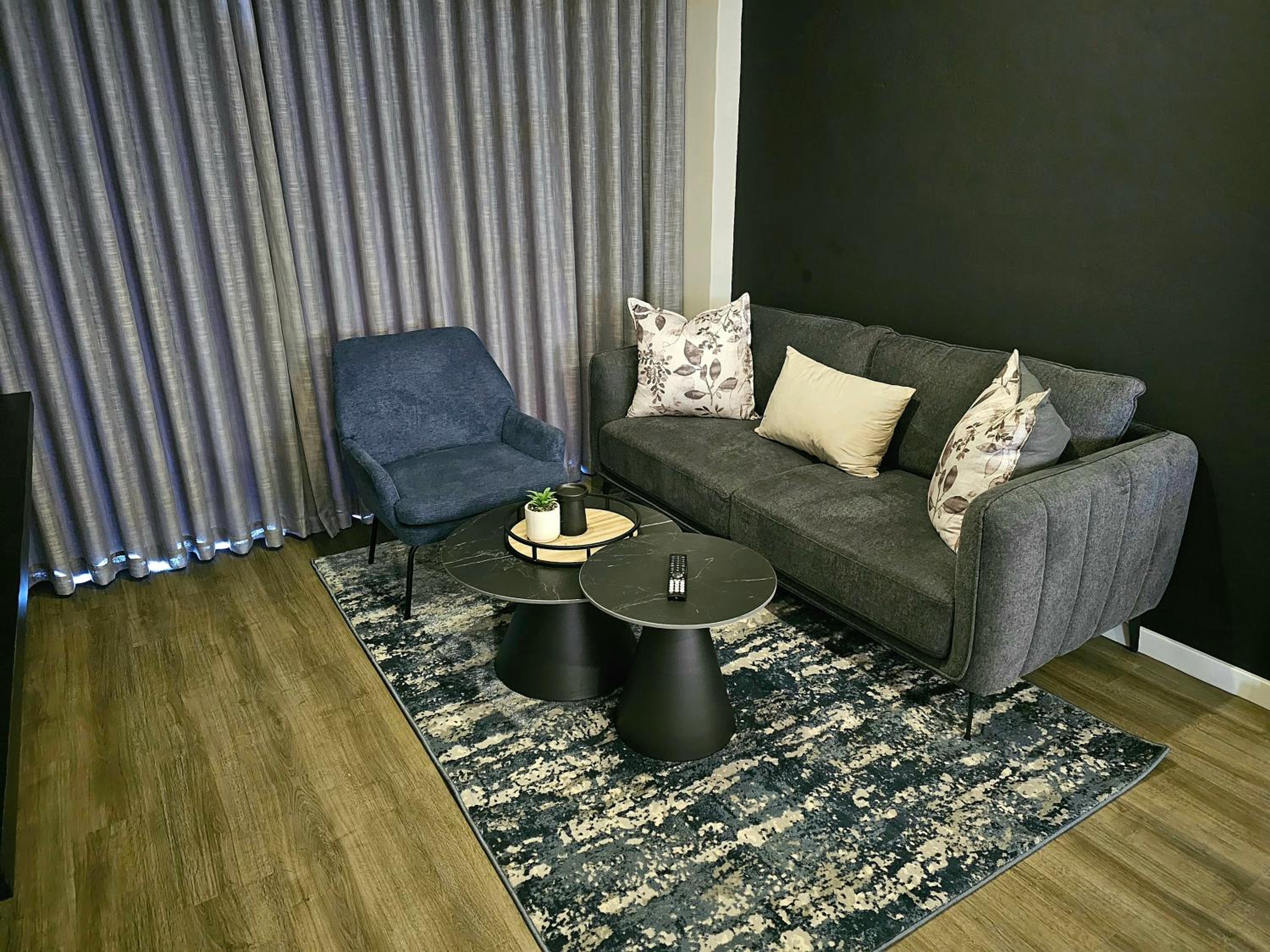 2BR Apt with 2 Kitchens & Balcony