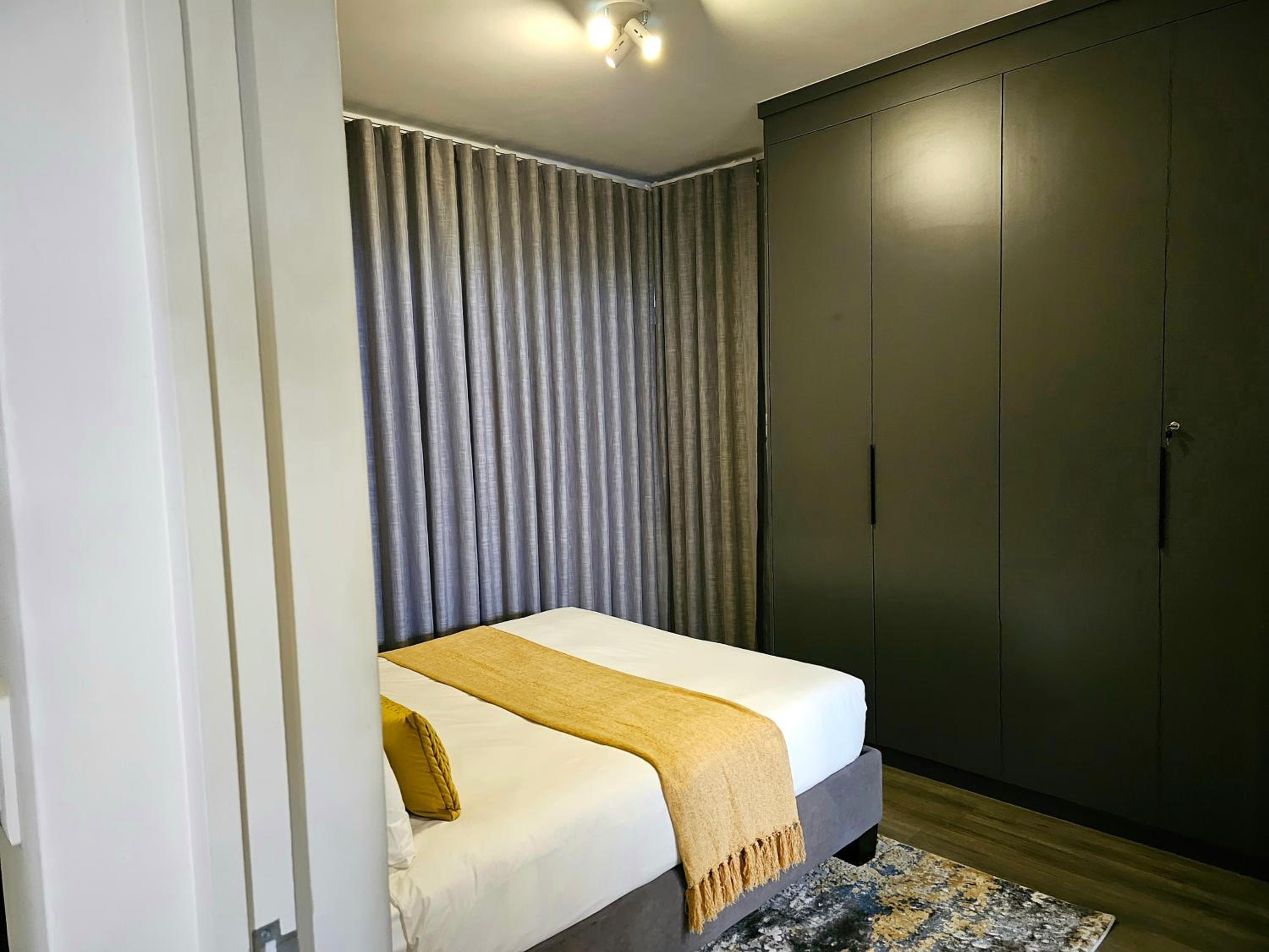 2BR Apt with 2 Kitchens & Balcony