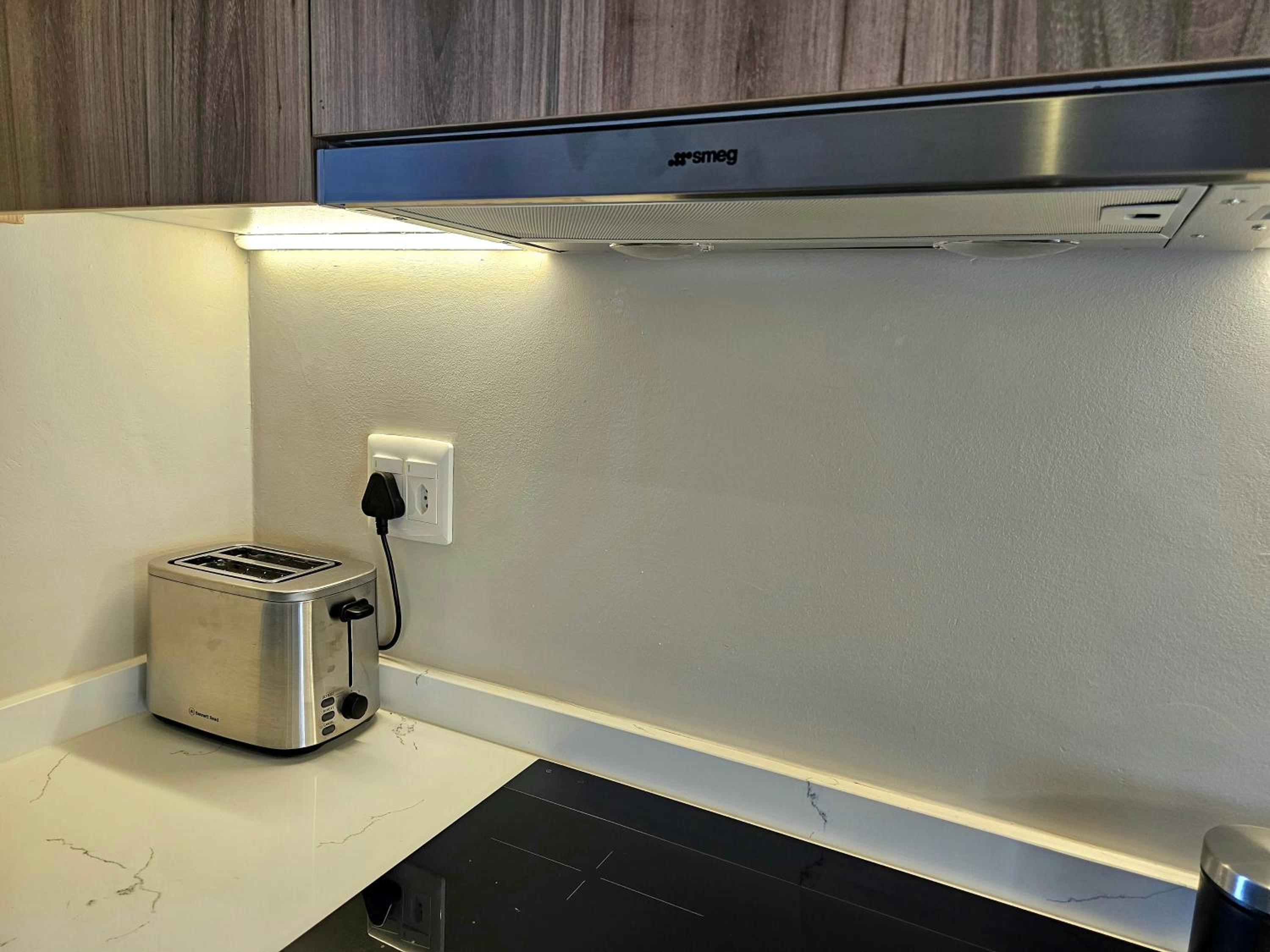 2BR Apt with 2 Kitchens & Balcony