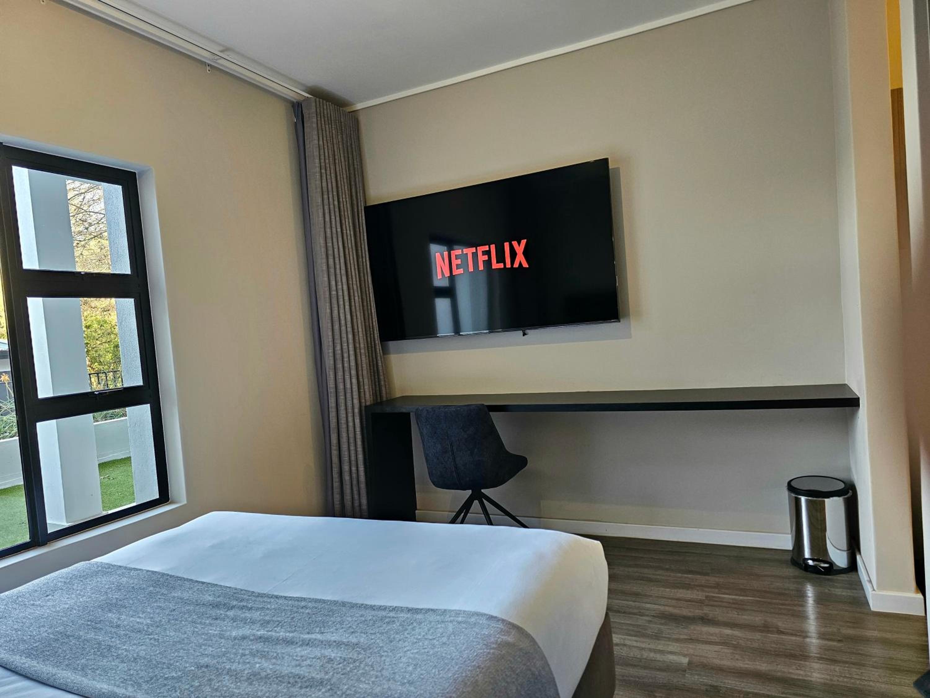 2BR Apt with 2 Kitchens & Balcony