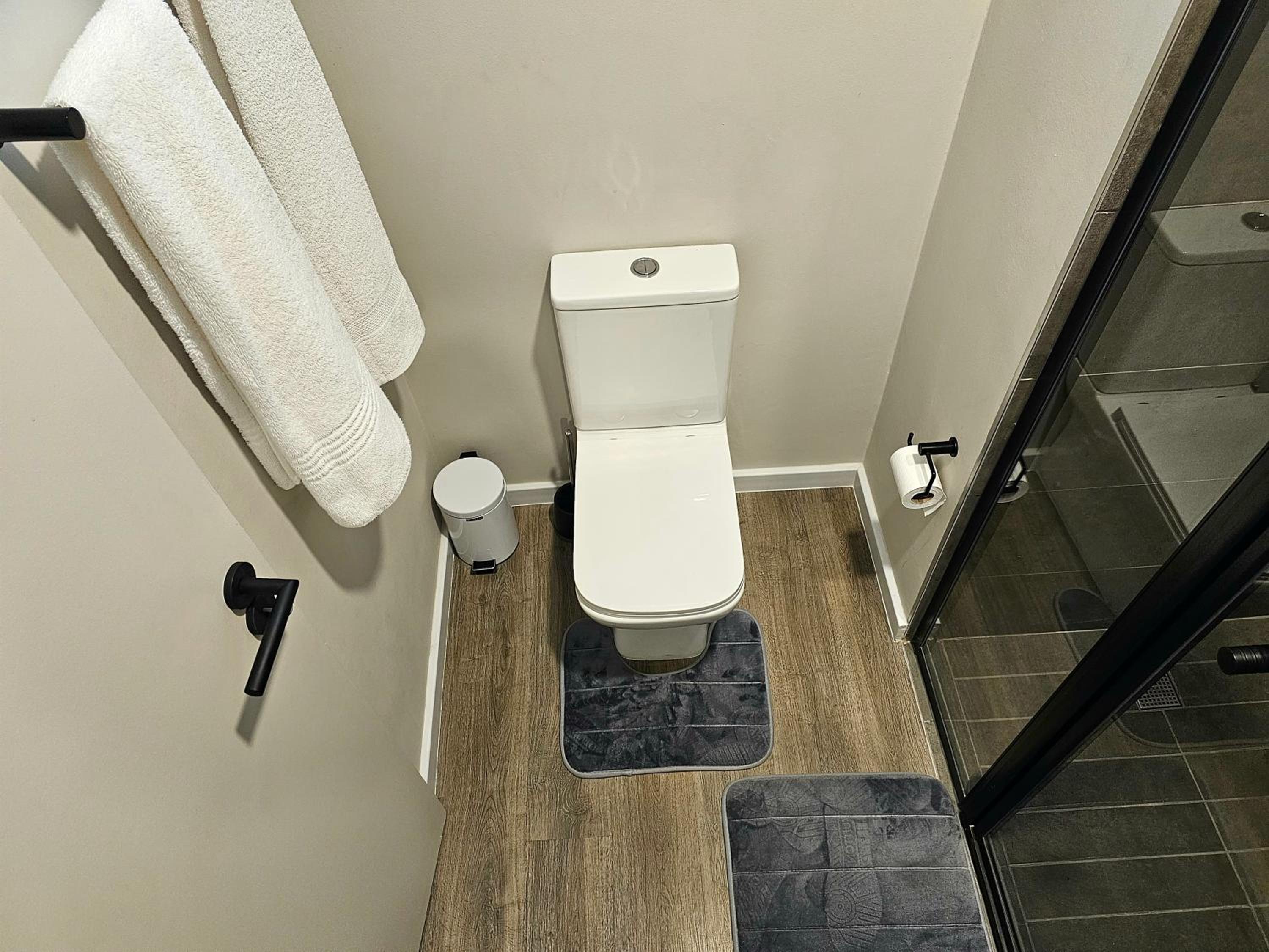 2BR Apt with 2 Kitchens & Balcony