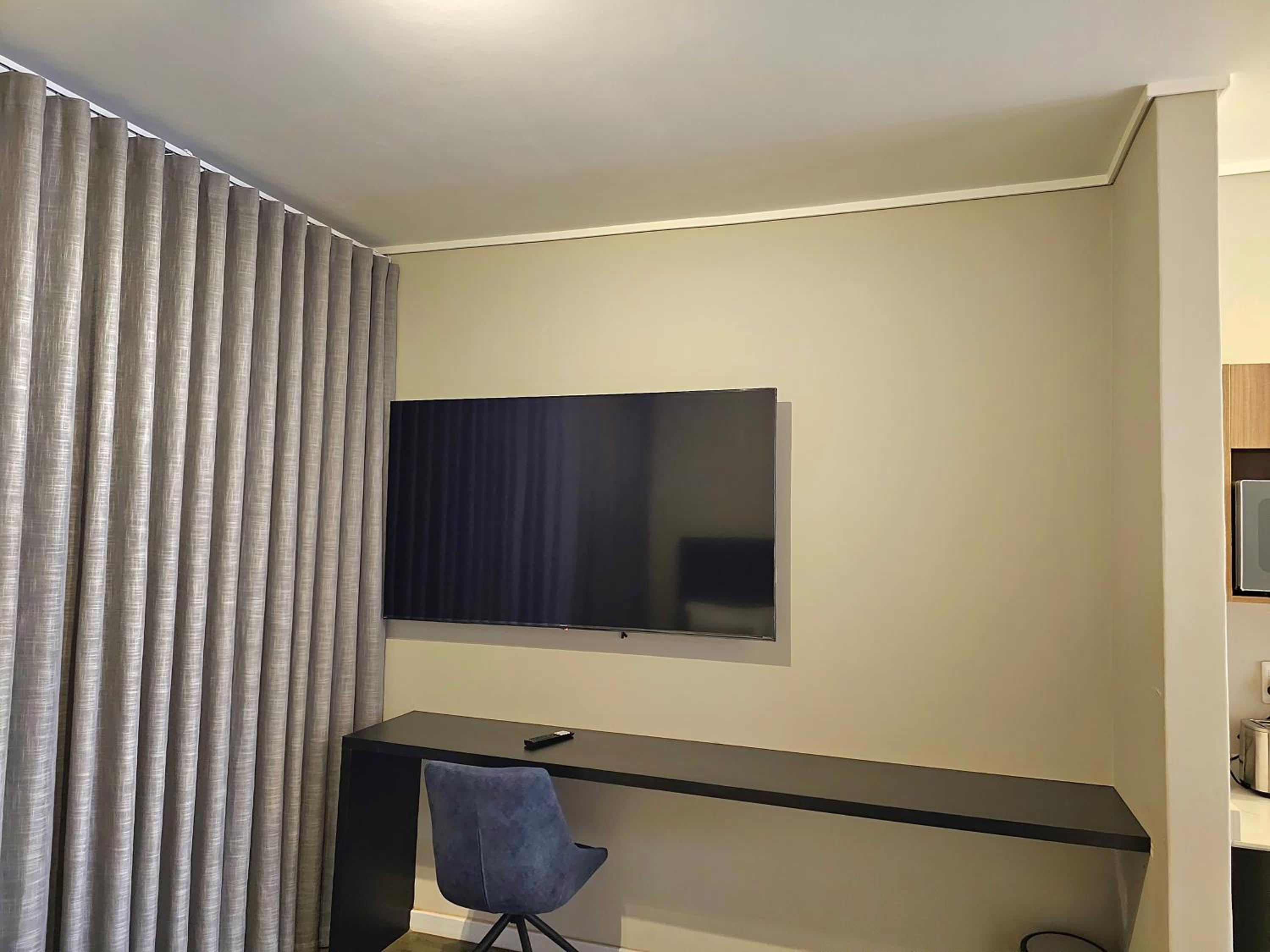2BR Apt with 2 Kitchens & Balcony