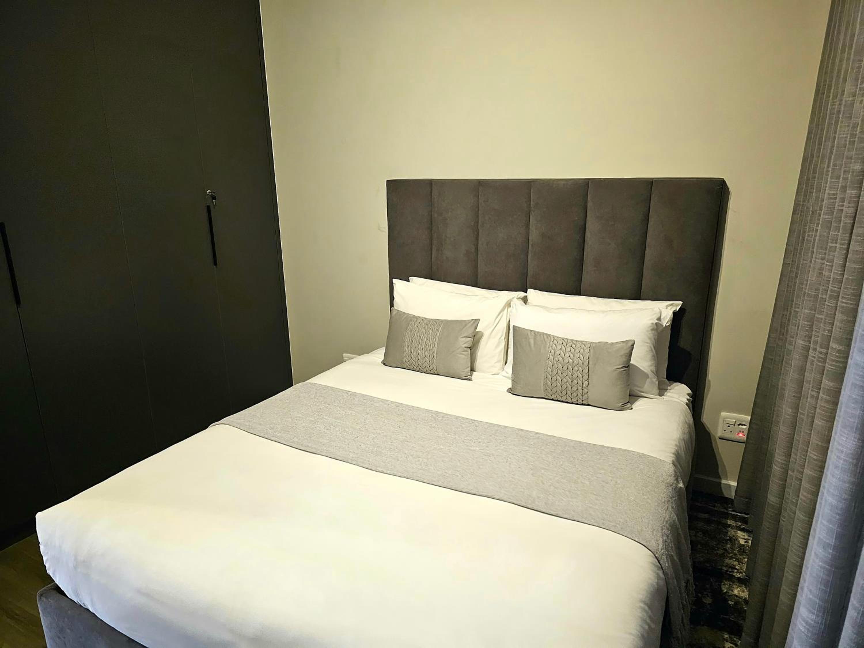 2BR Apt with 2 Kitchens & Balcony