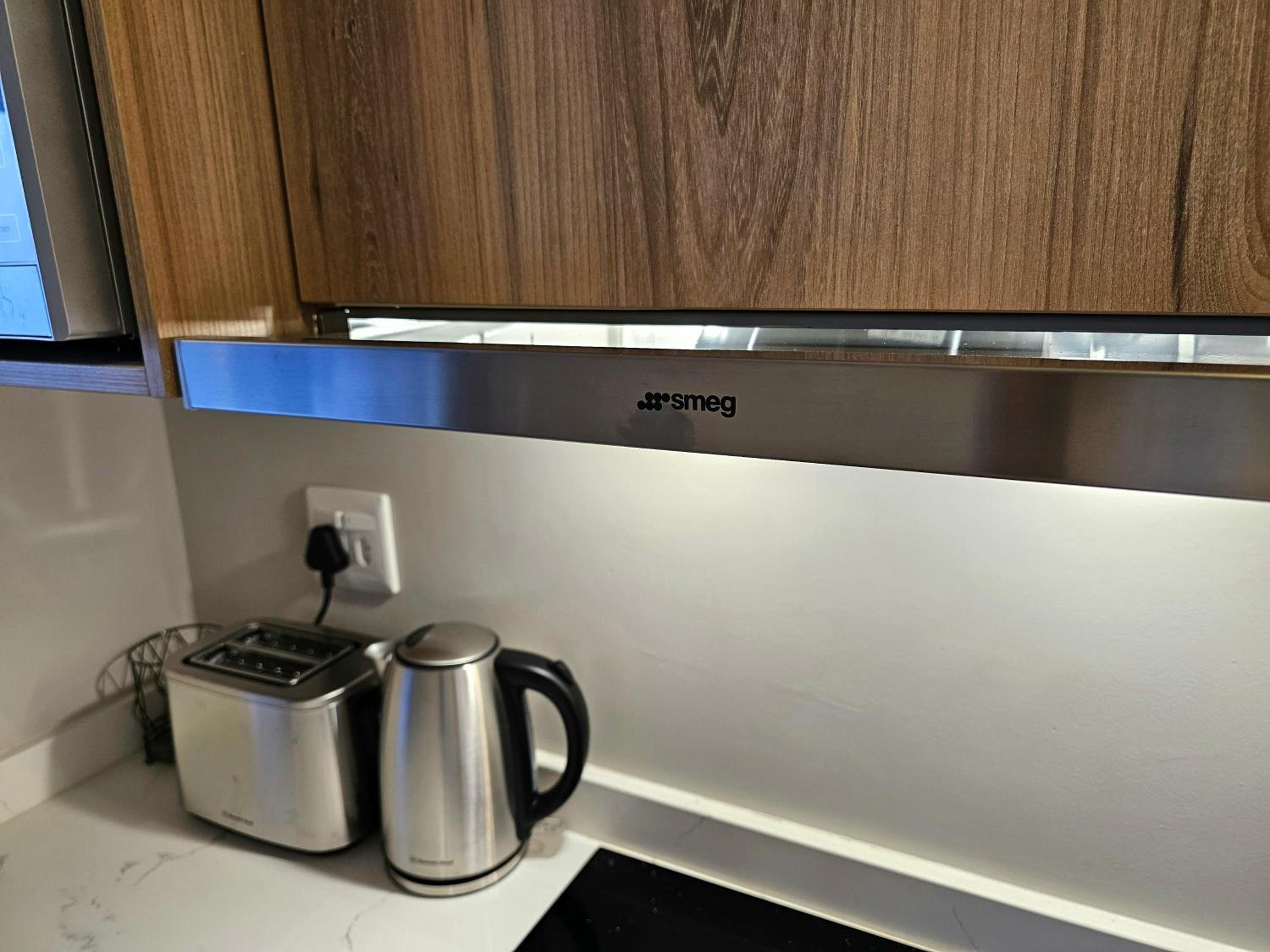 2BR Apt with 2 Kitchens & Balcony