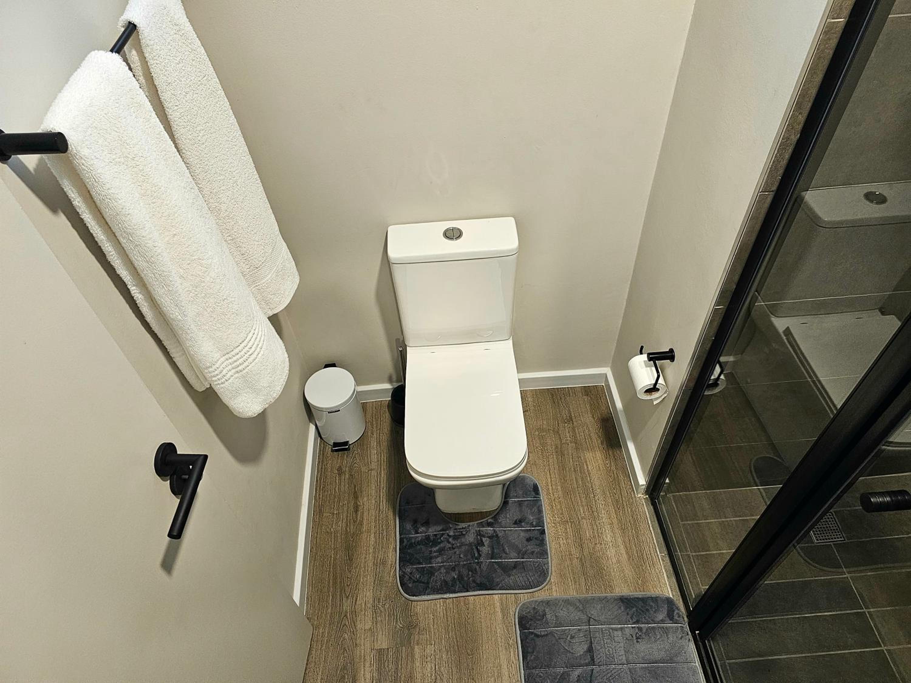 2BR Apt with 2 Kitchens & Balcony