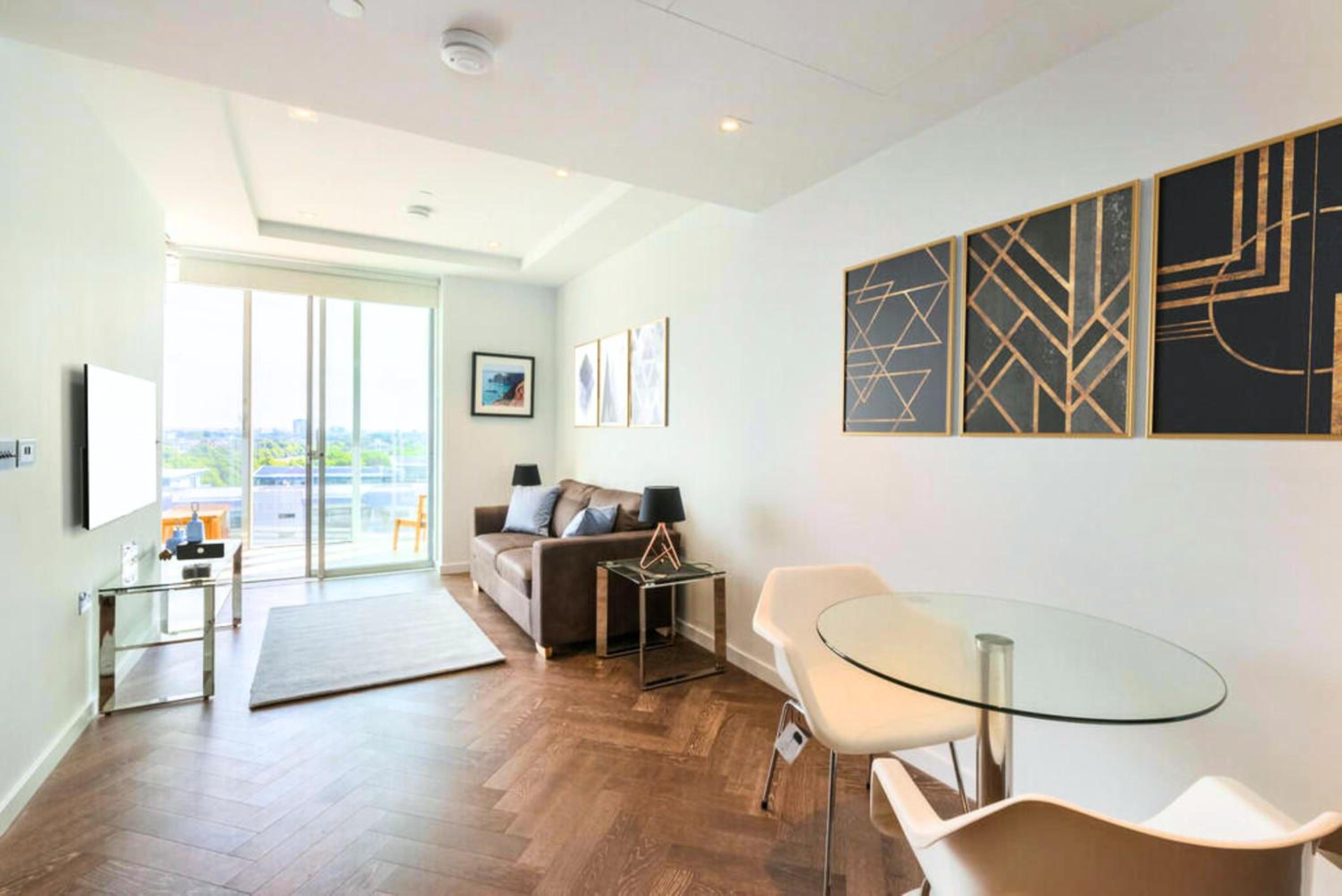 Luxury London Stays - City Views - Battersea Power Station & 1GB wifi