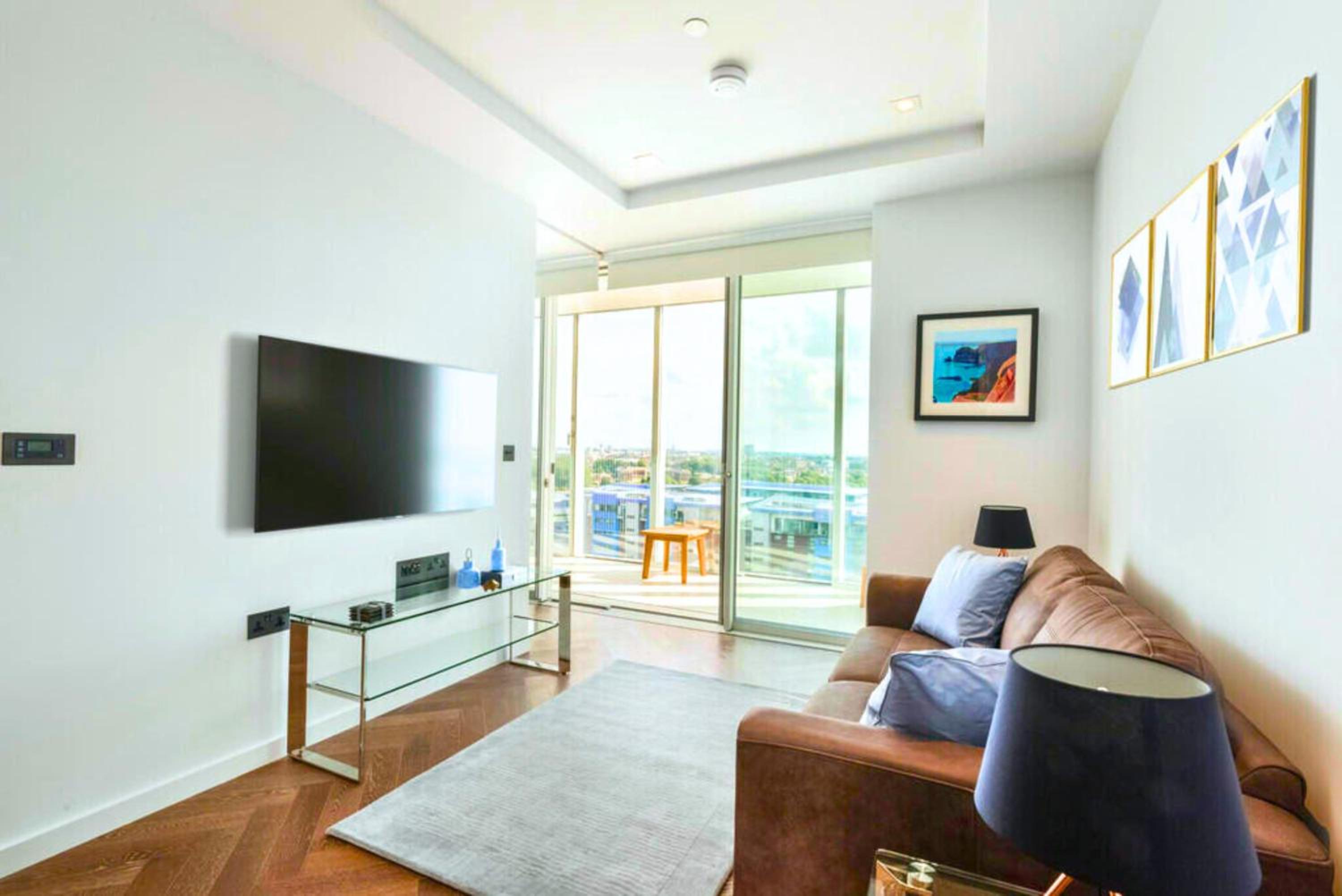 Luxury London Stays - City Views - Battersea Power Station & 1GB wifi
