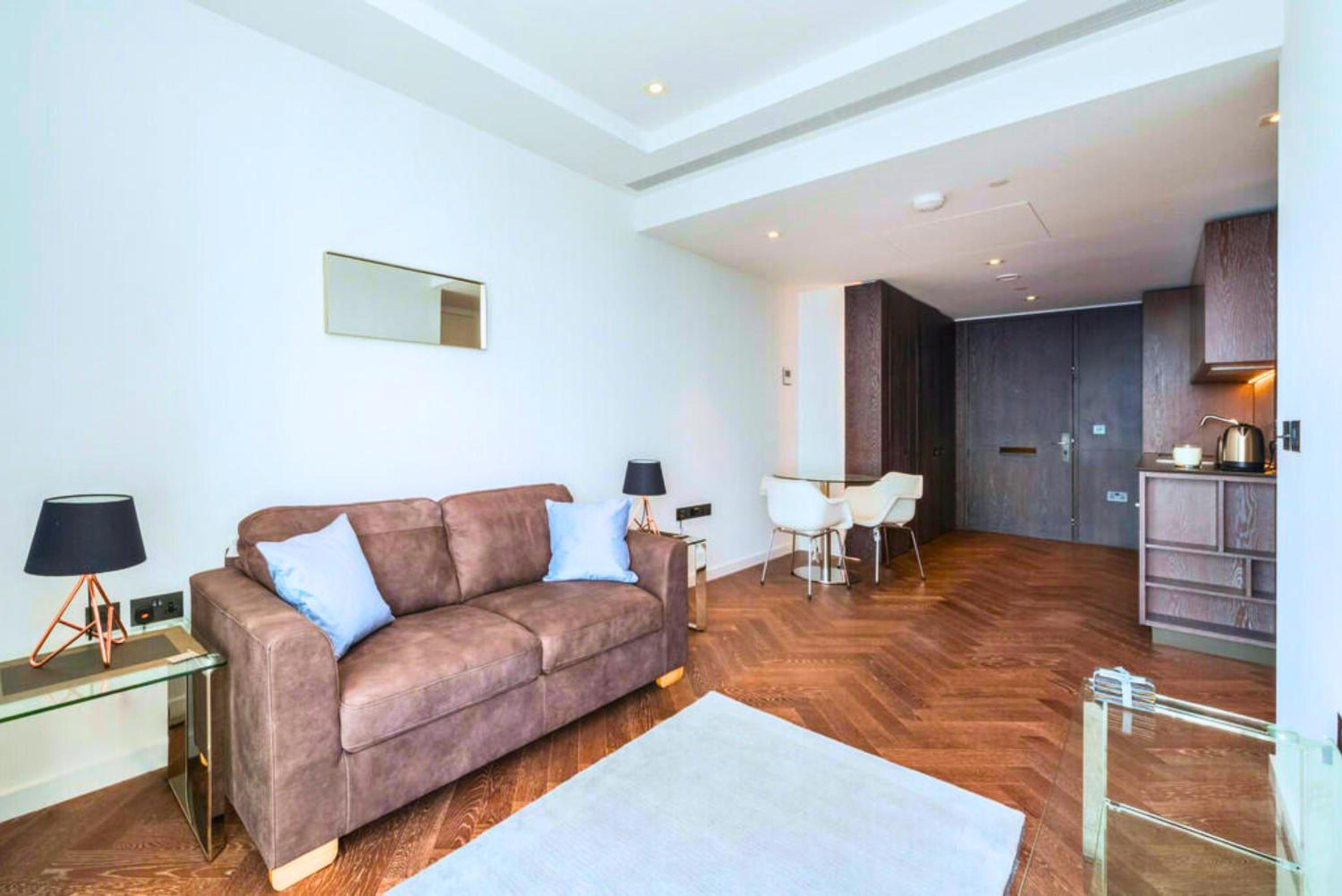 Luxury London Stays - City Views - Battersea Power Station & 1GB wifi