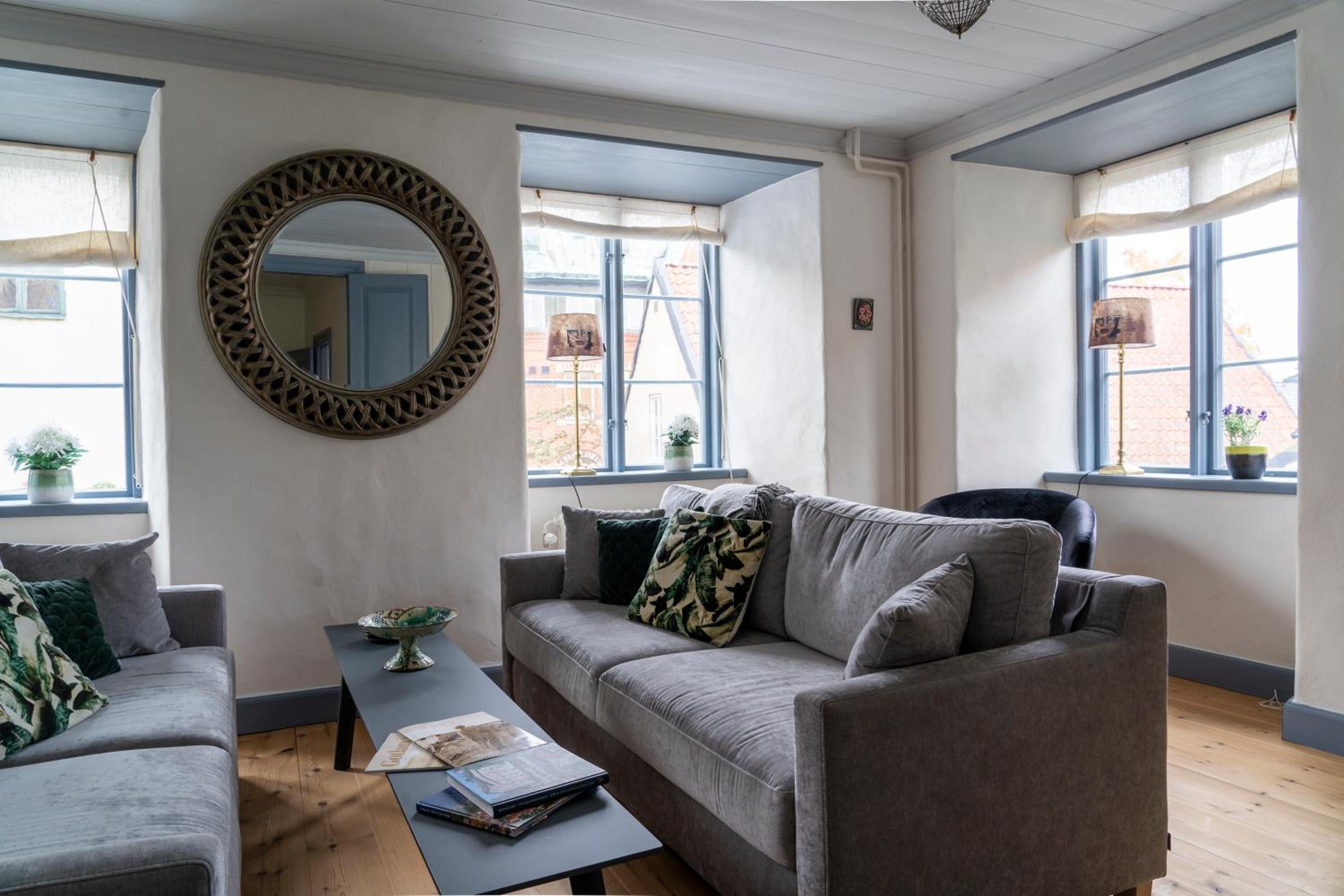 Enchanting 4 Bdr Villa close to Medieval cathedral view 5
