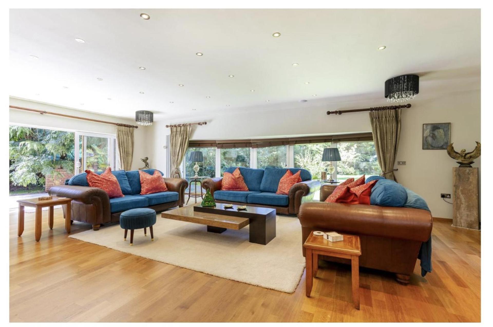 Sleeps10 18-Parking-Garden-Pool-HotTub-Balcony view 2