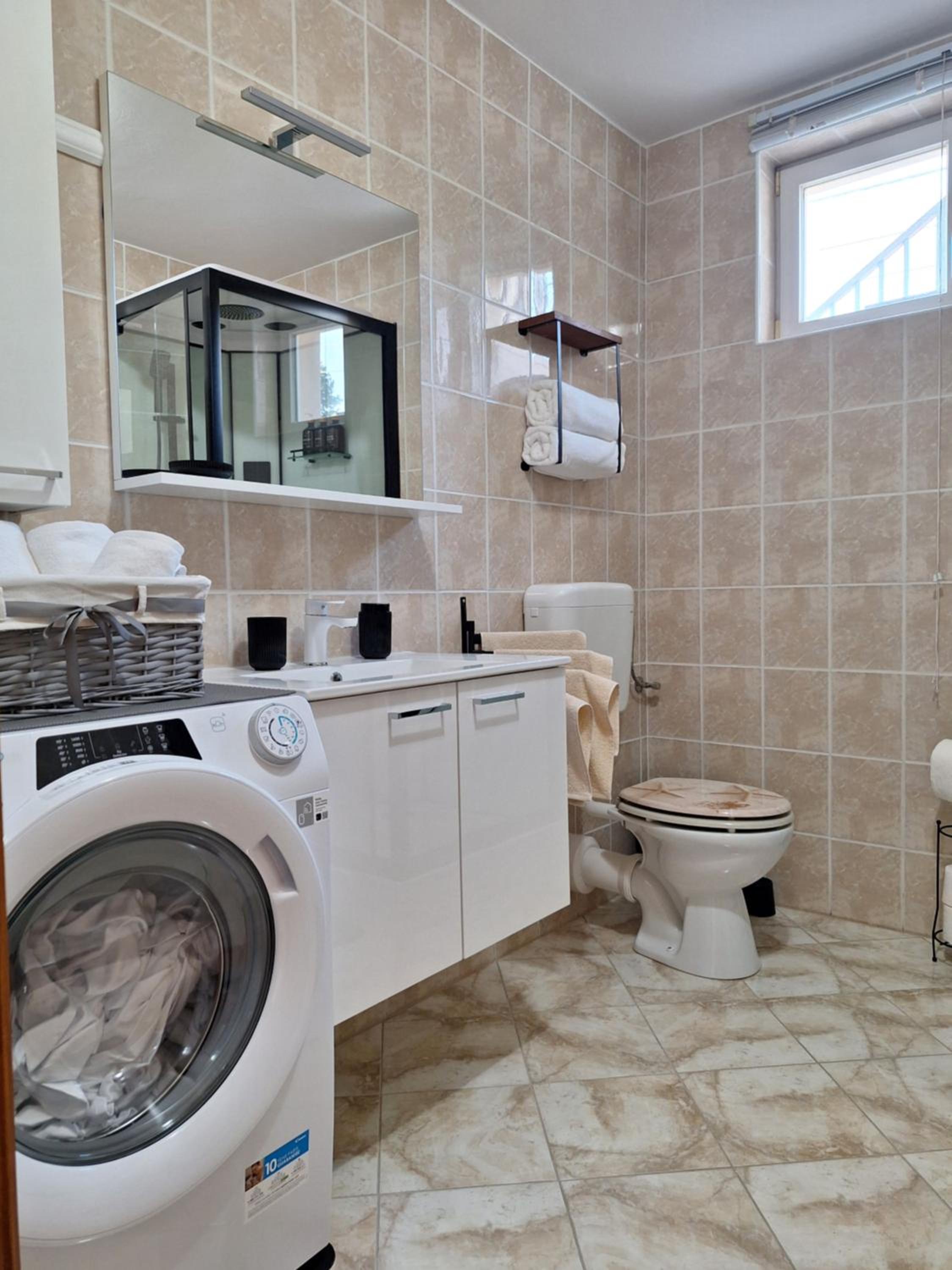 Family and pet friendly apartment Zrinski Croatia view 3