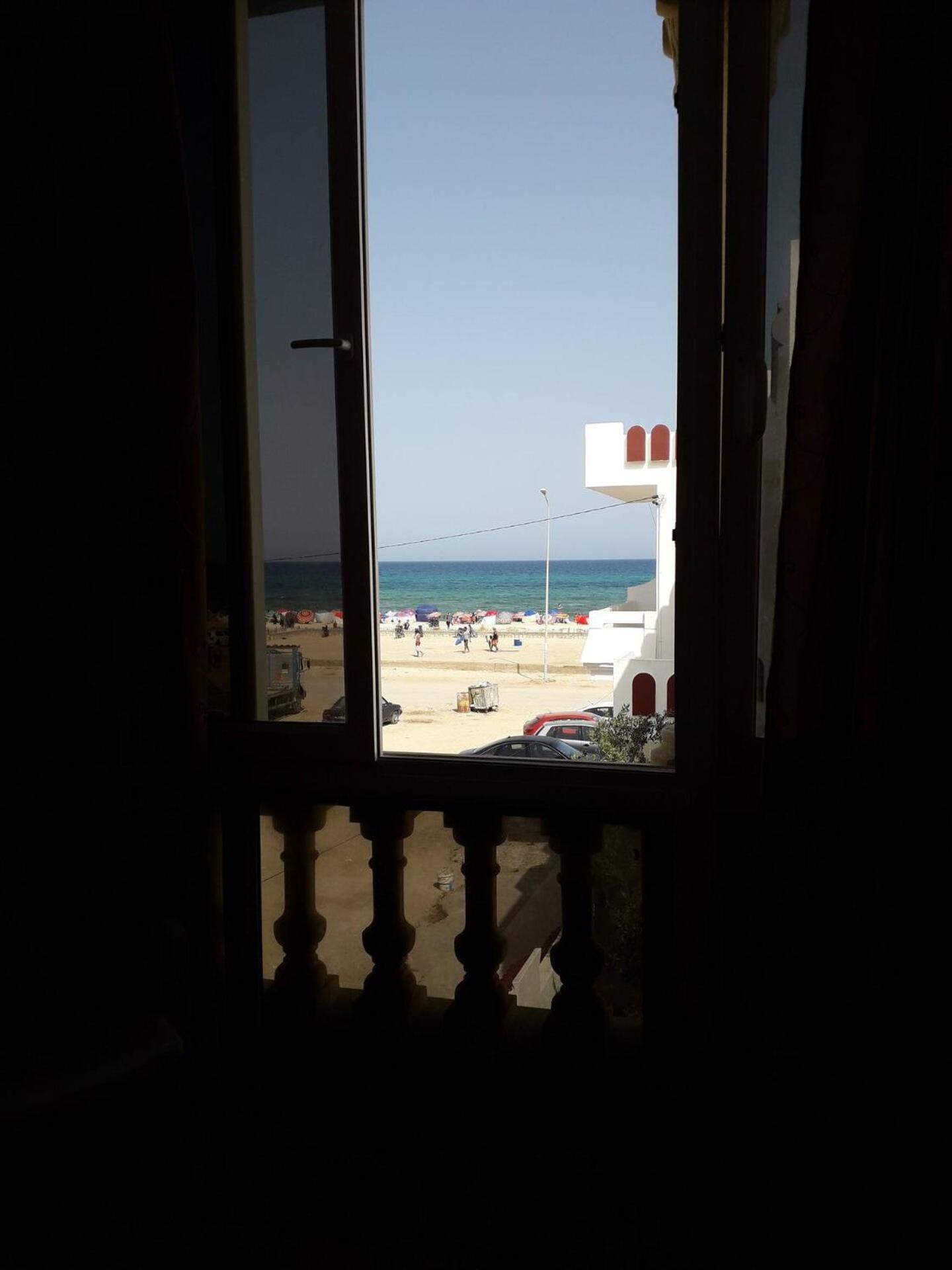 apparemment pied dans leau view 4