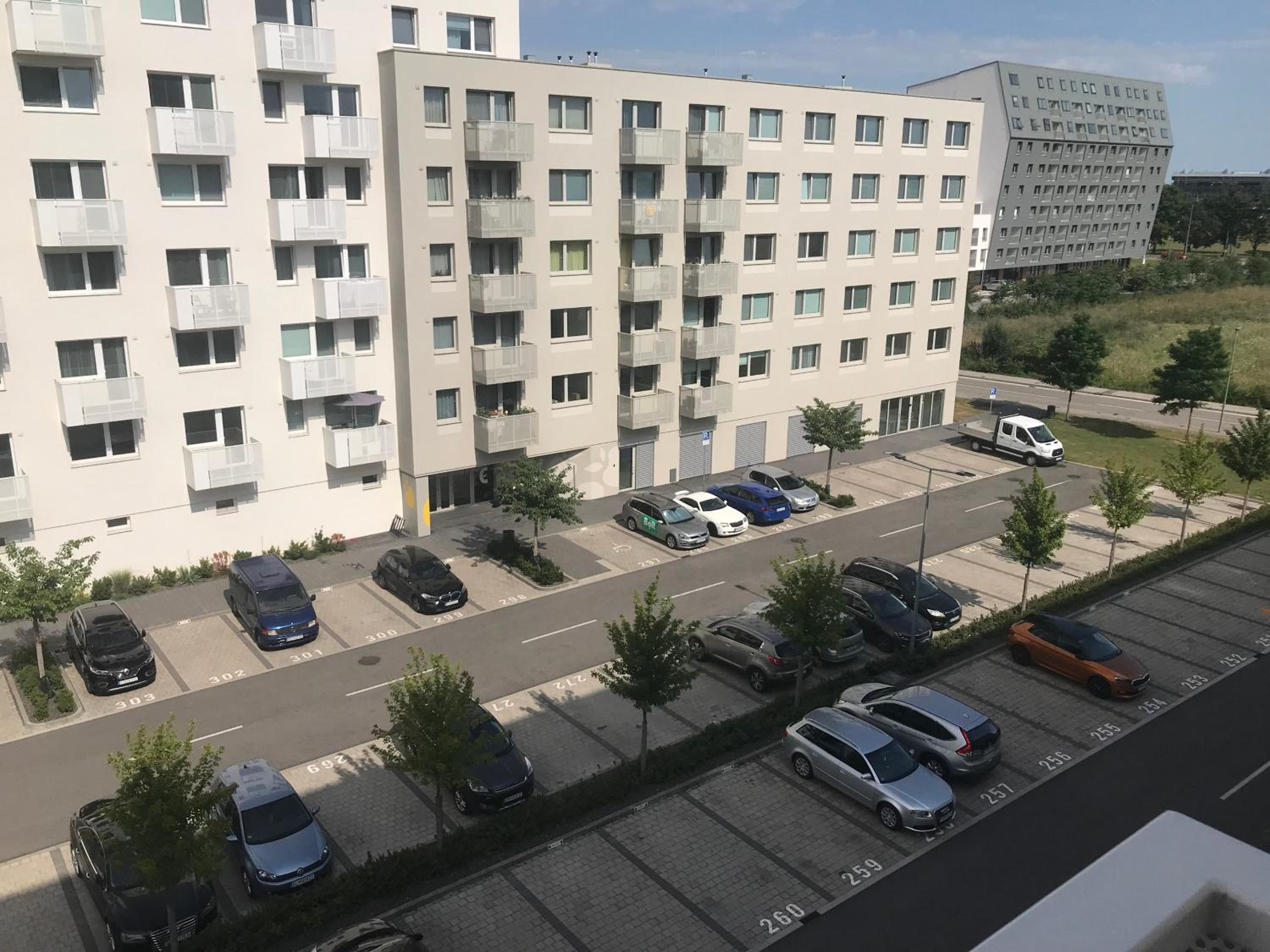 Bratislava - na krok od letiska view 3